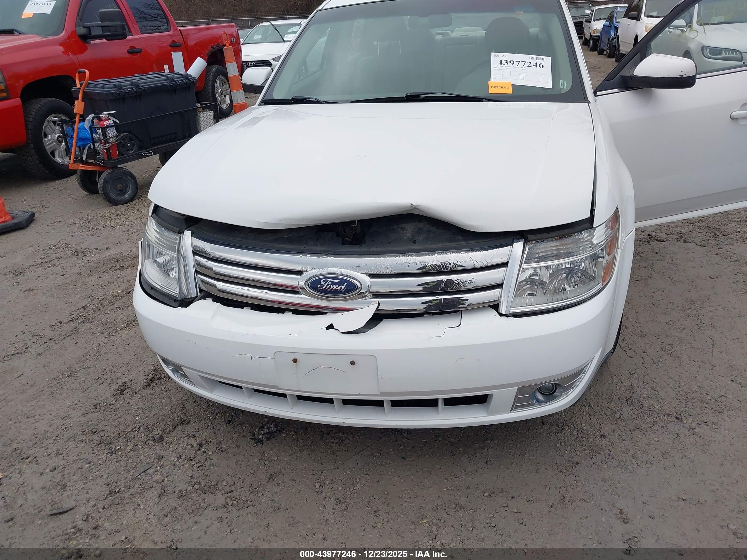 FORD TAURUS image 6