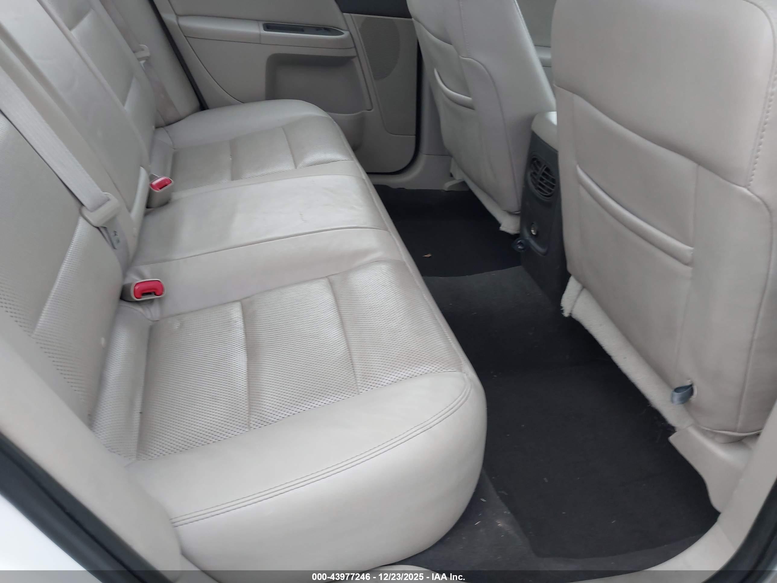 FORD TAURUS image 8