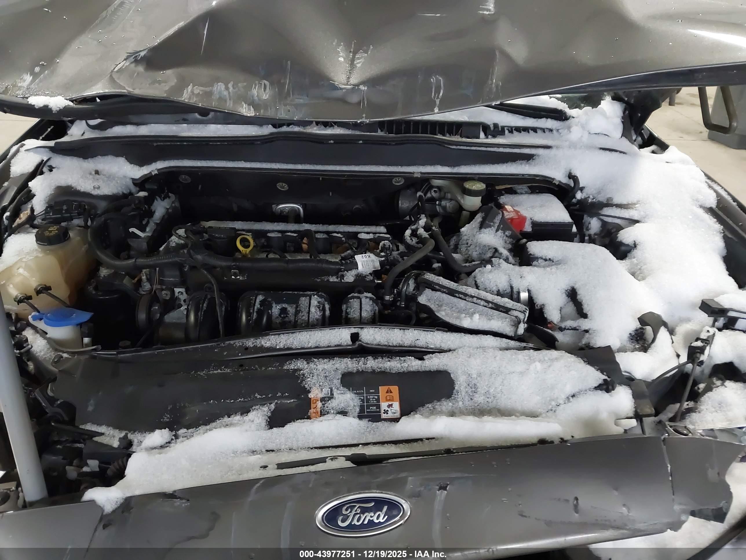 FORD FUSION image 10