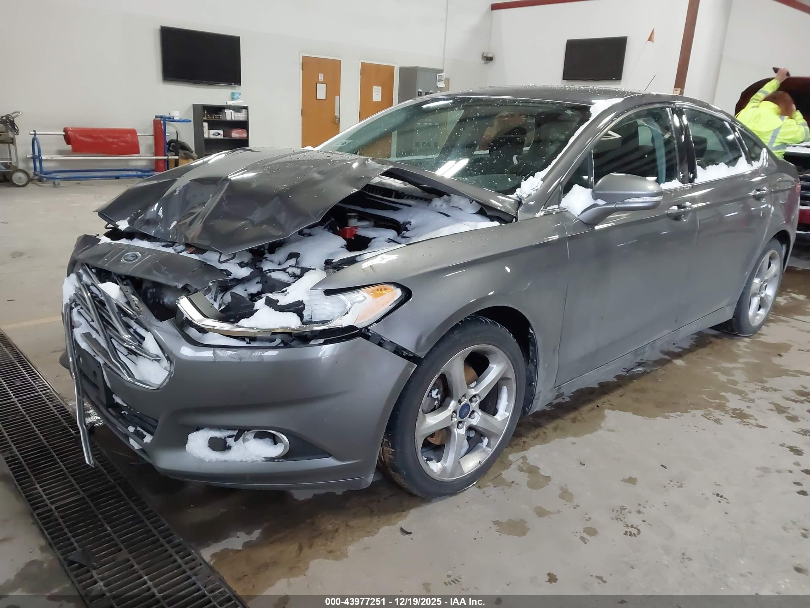 FORD FUSION image 2
