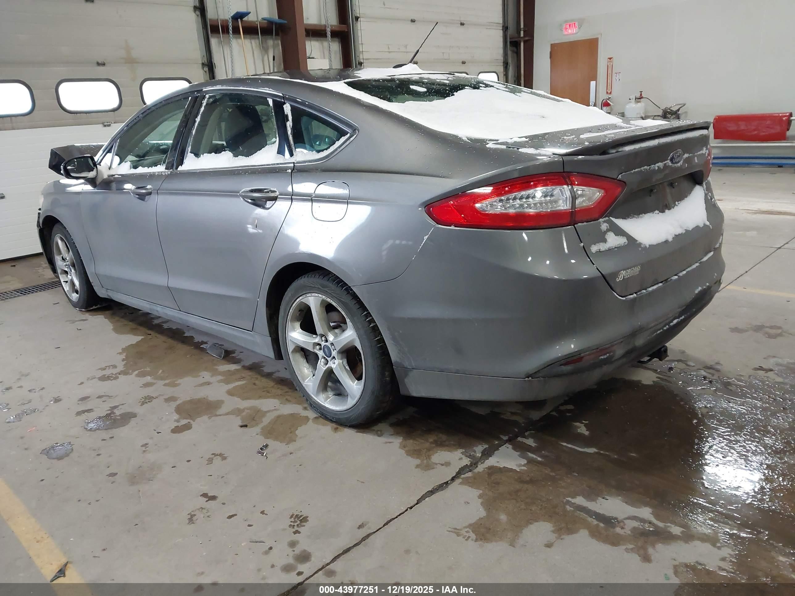 FORD FUSION image 3