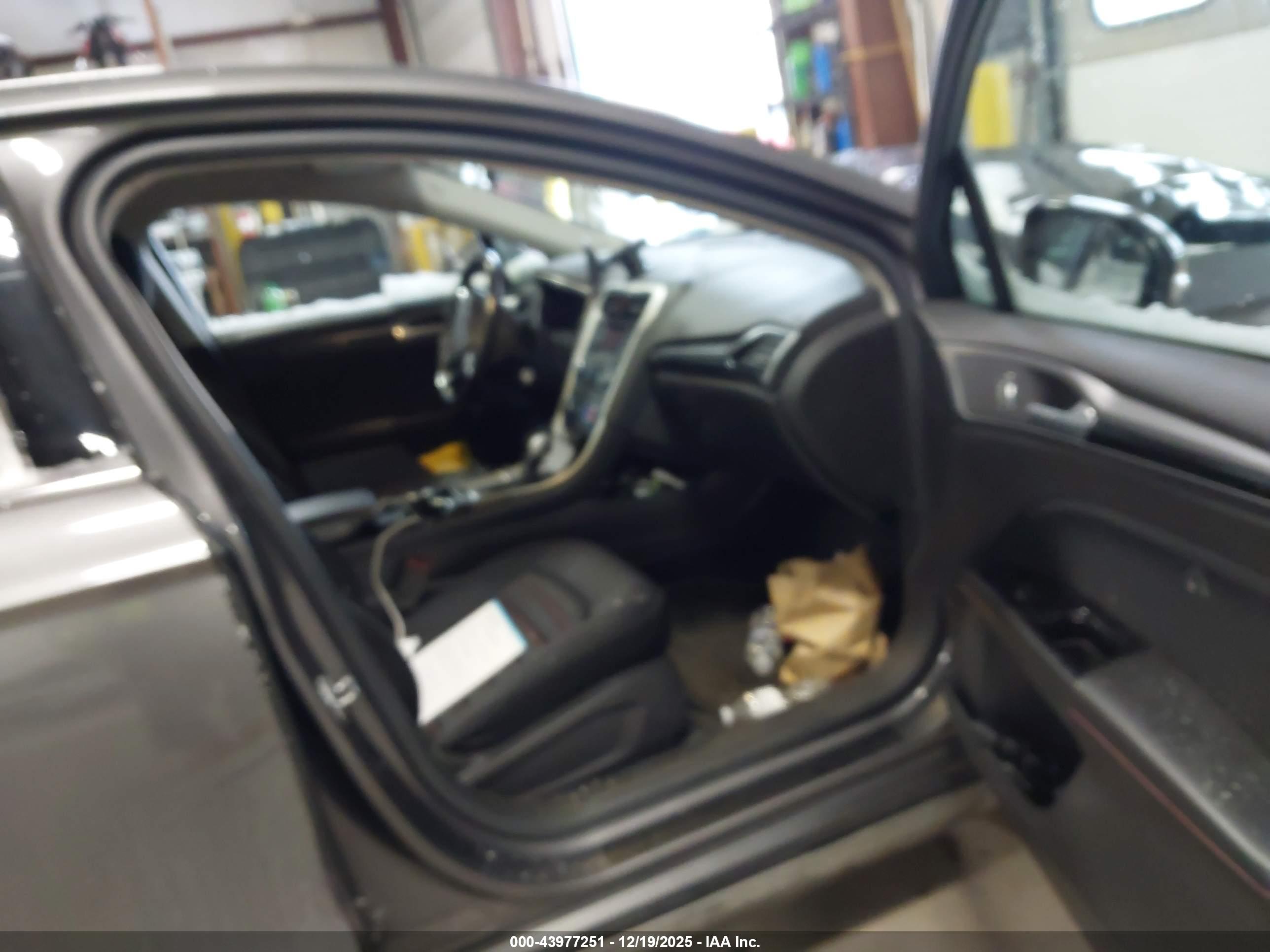 FORD FUSION image 5