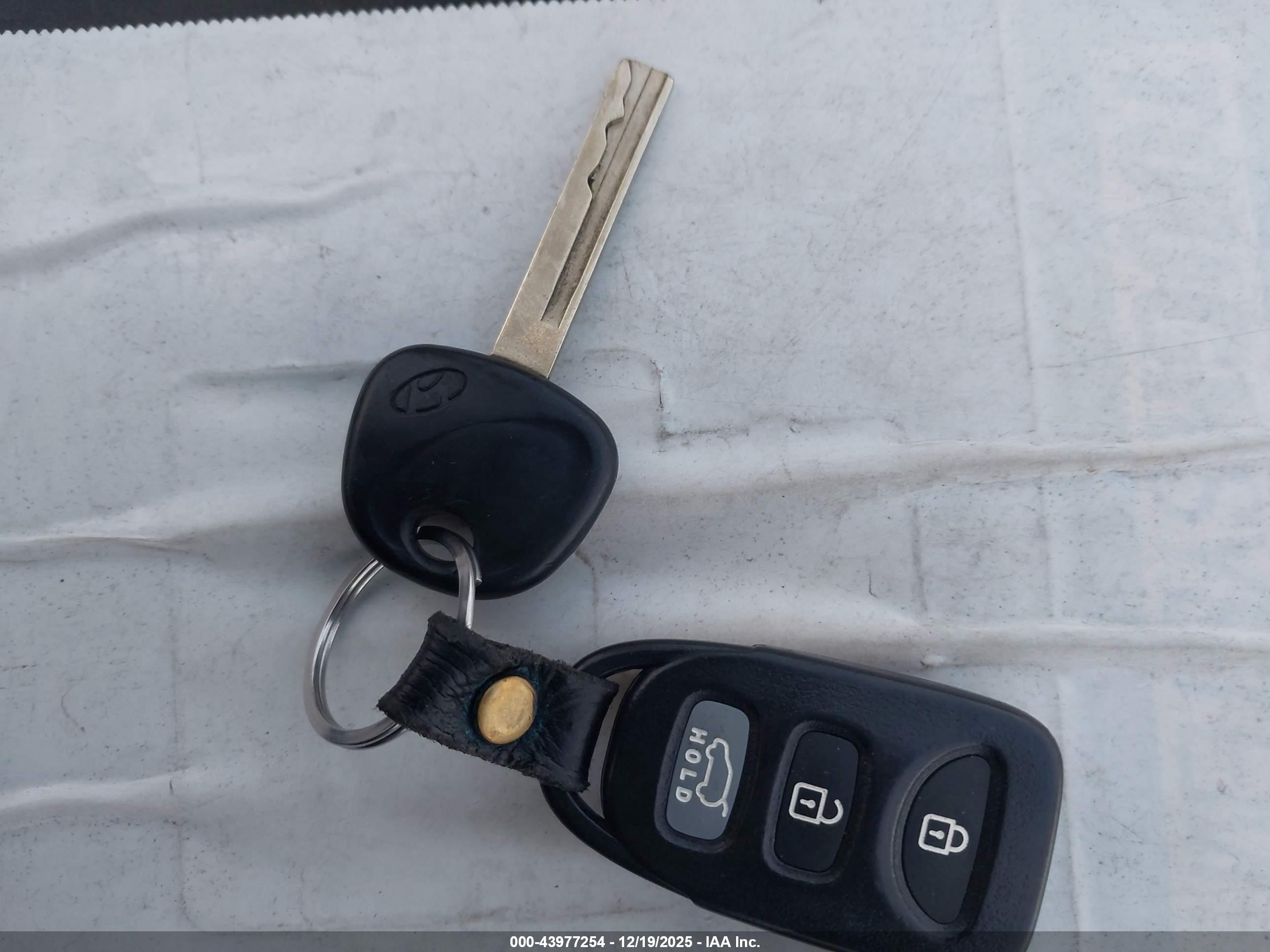 HYUNDAI ELANTRA image 11