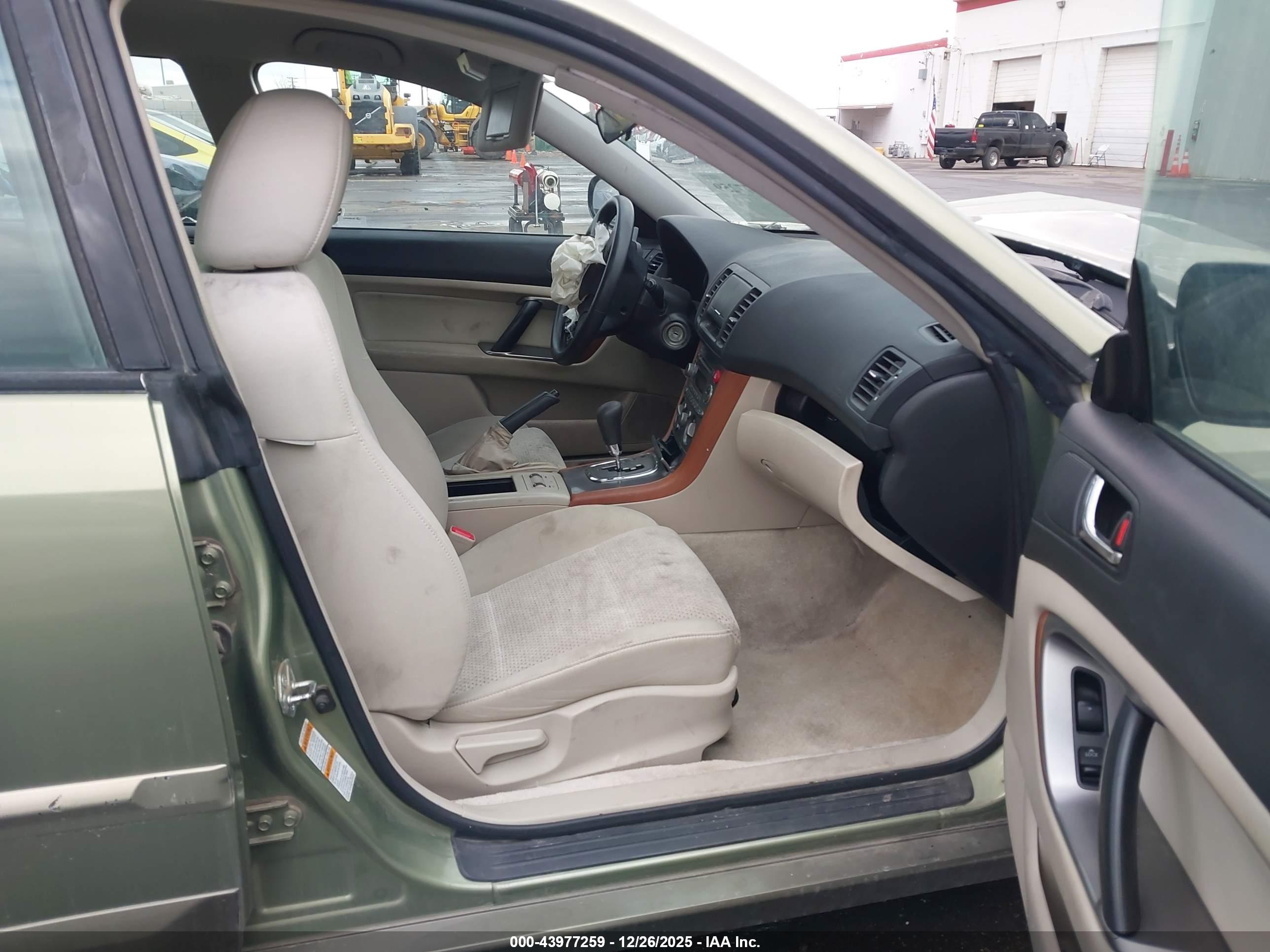 SUBARU OUTBACK image 5