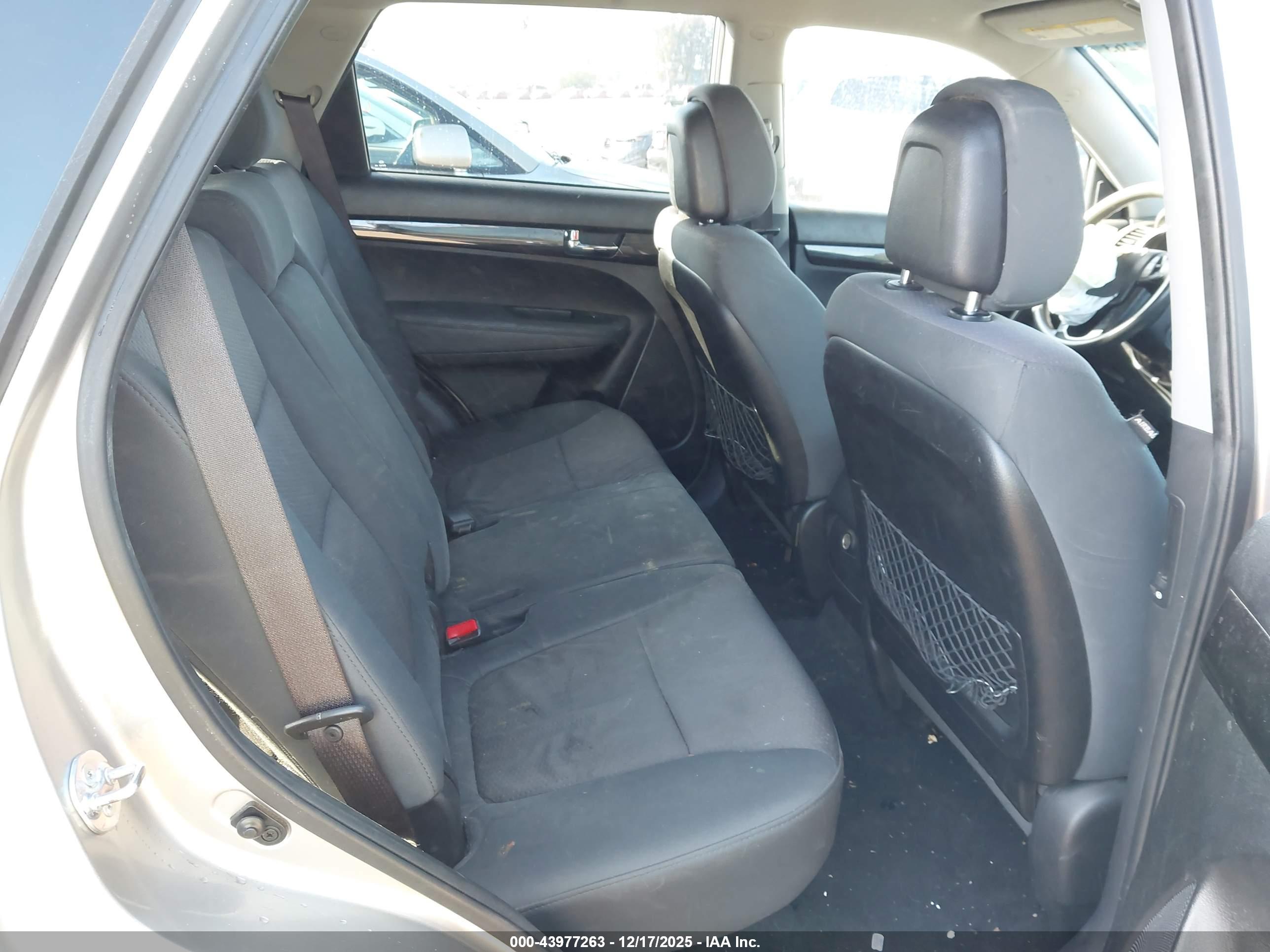 KIA SORENTO image 8
