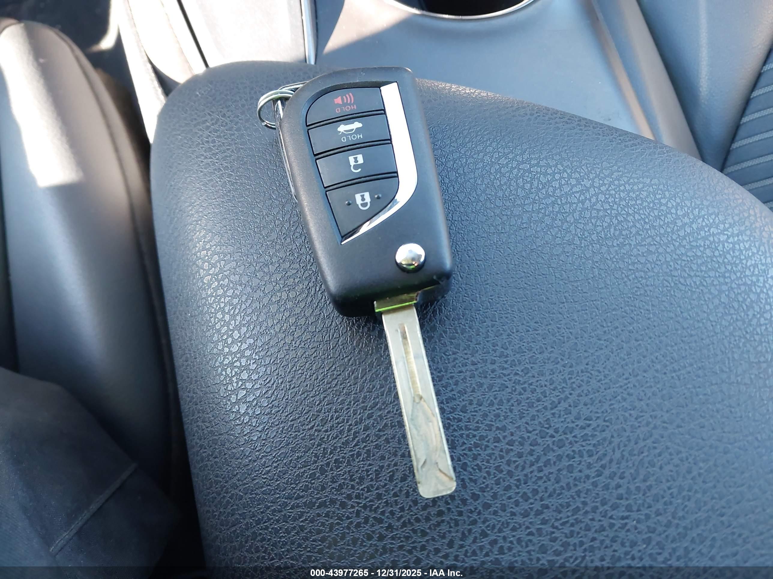 TOYOTA CAMRY image 11
