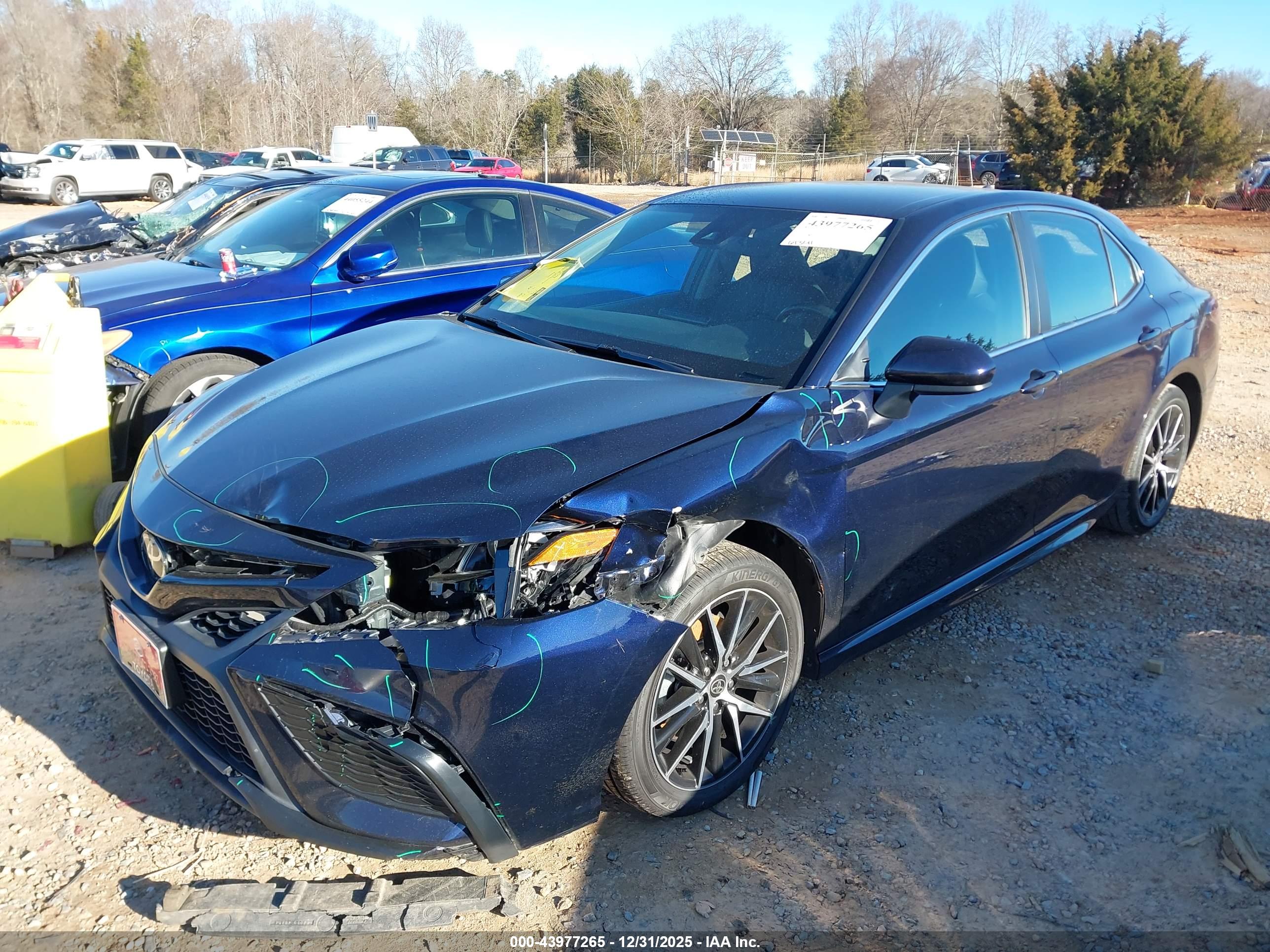 TOYOTA CAMRY image 2