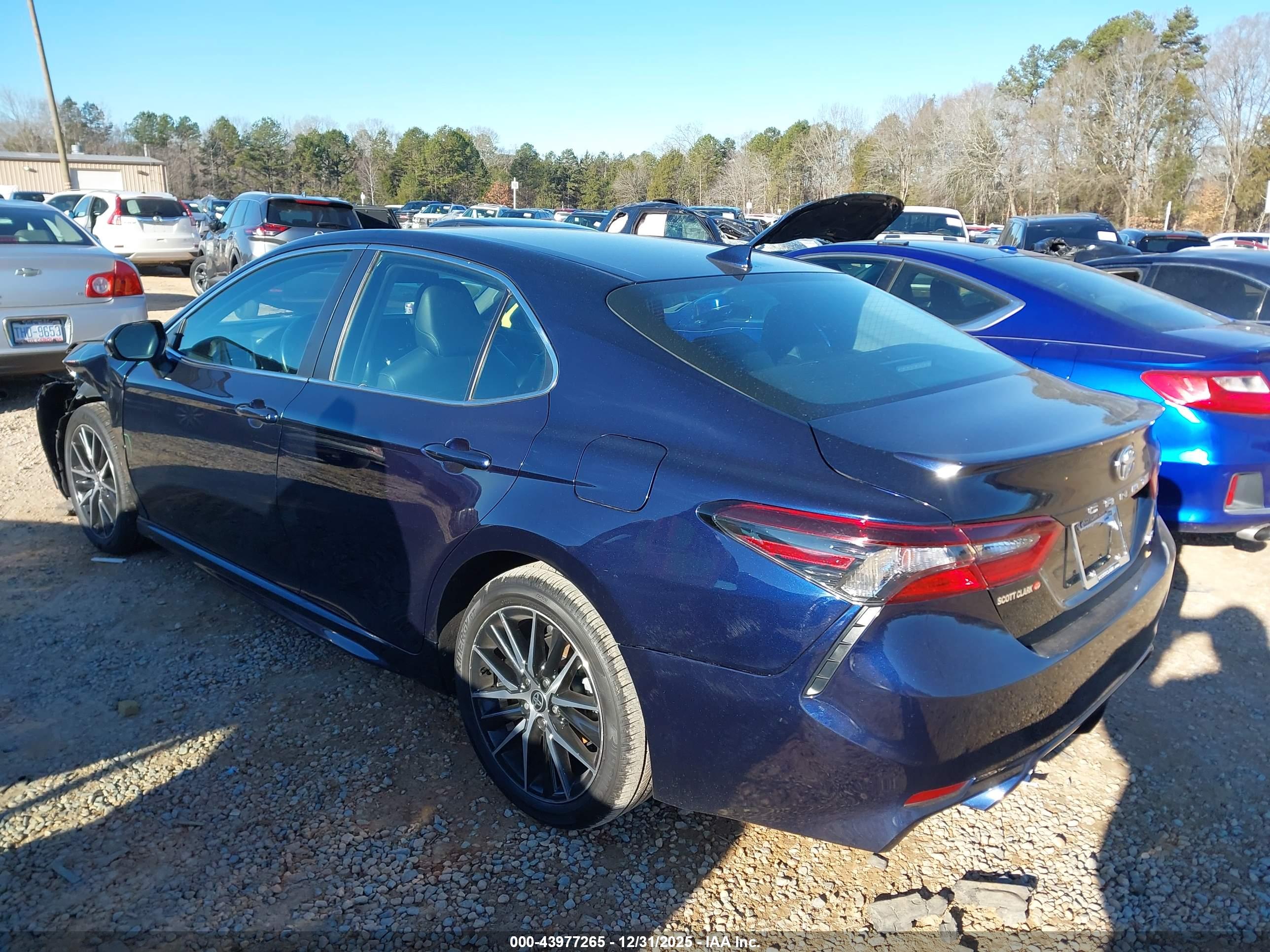 TOYOTA CAMRY image 3