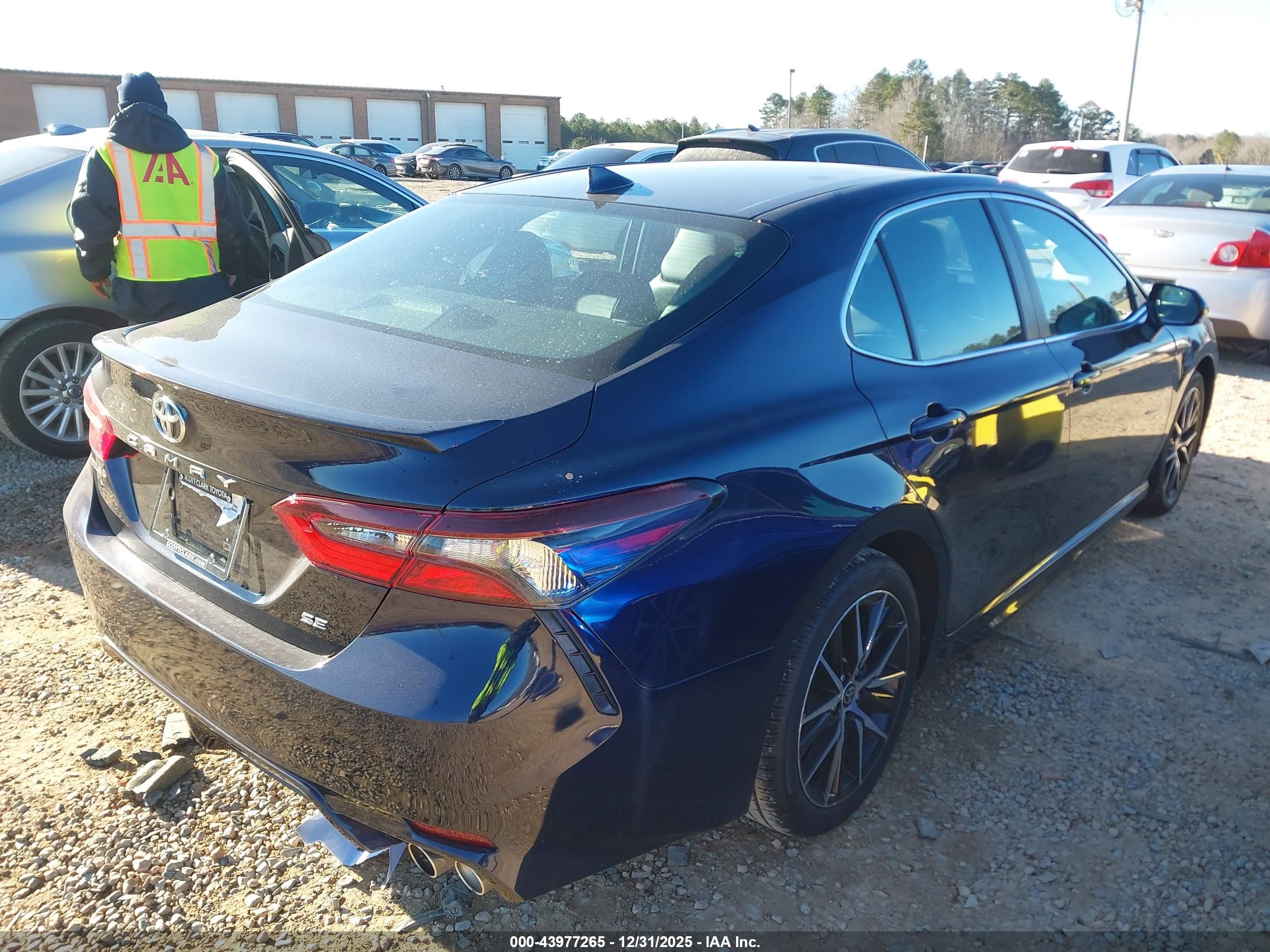 TOYOTA CAMRY image 4