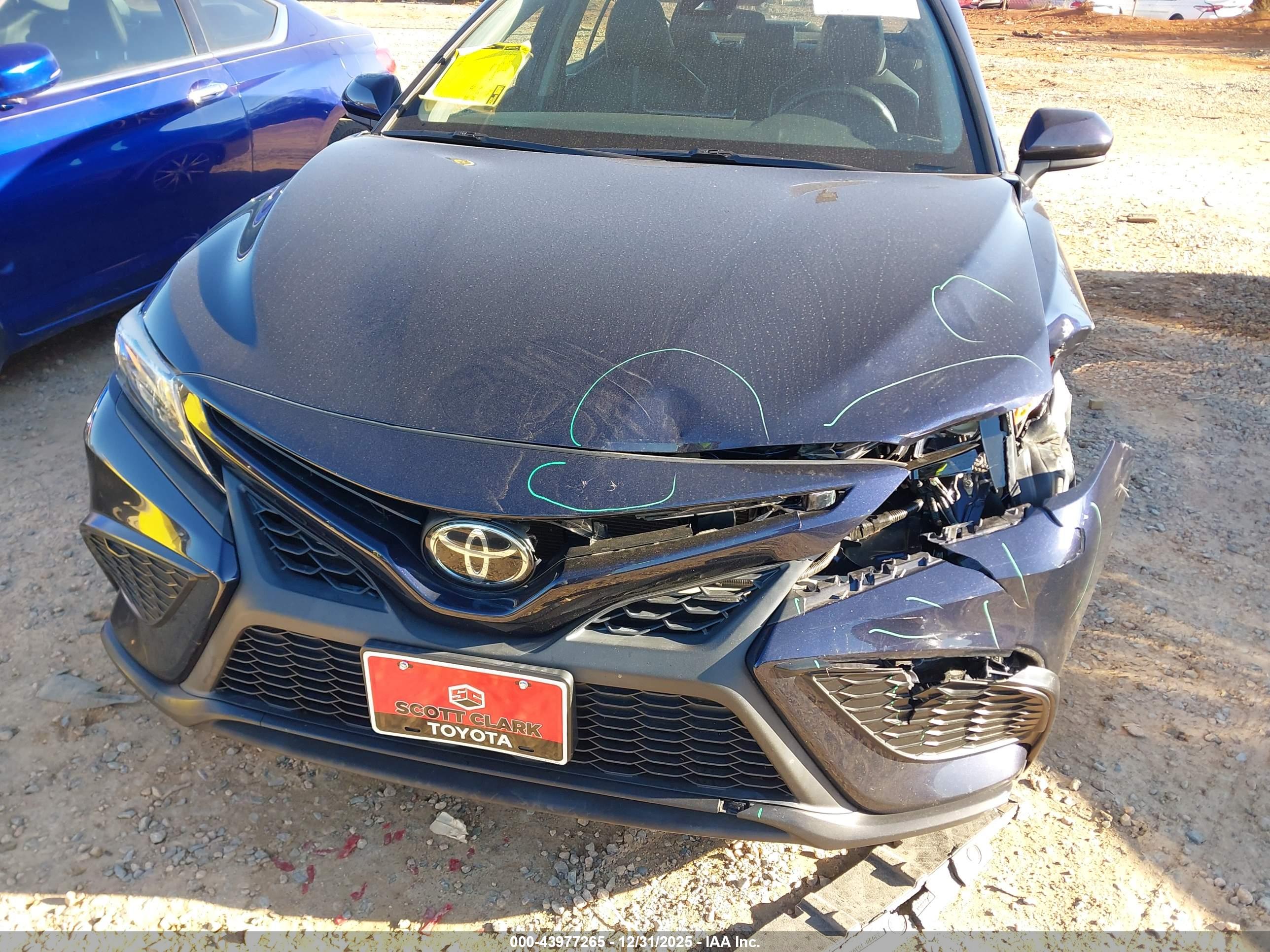 TOYOTA CAMRY image 6