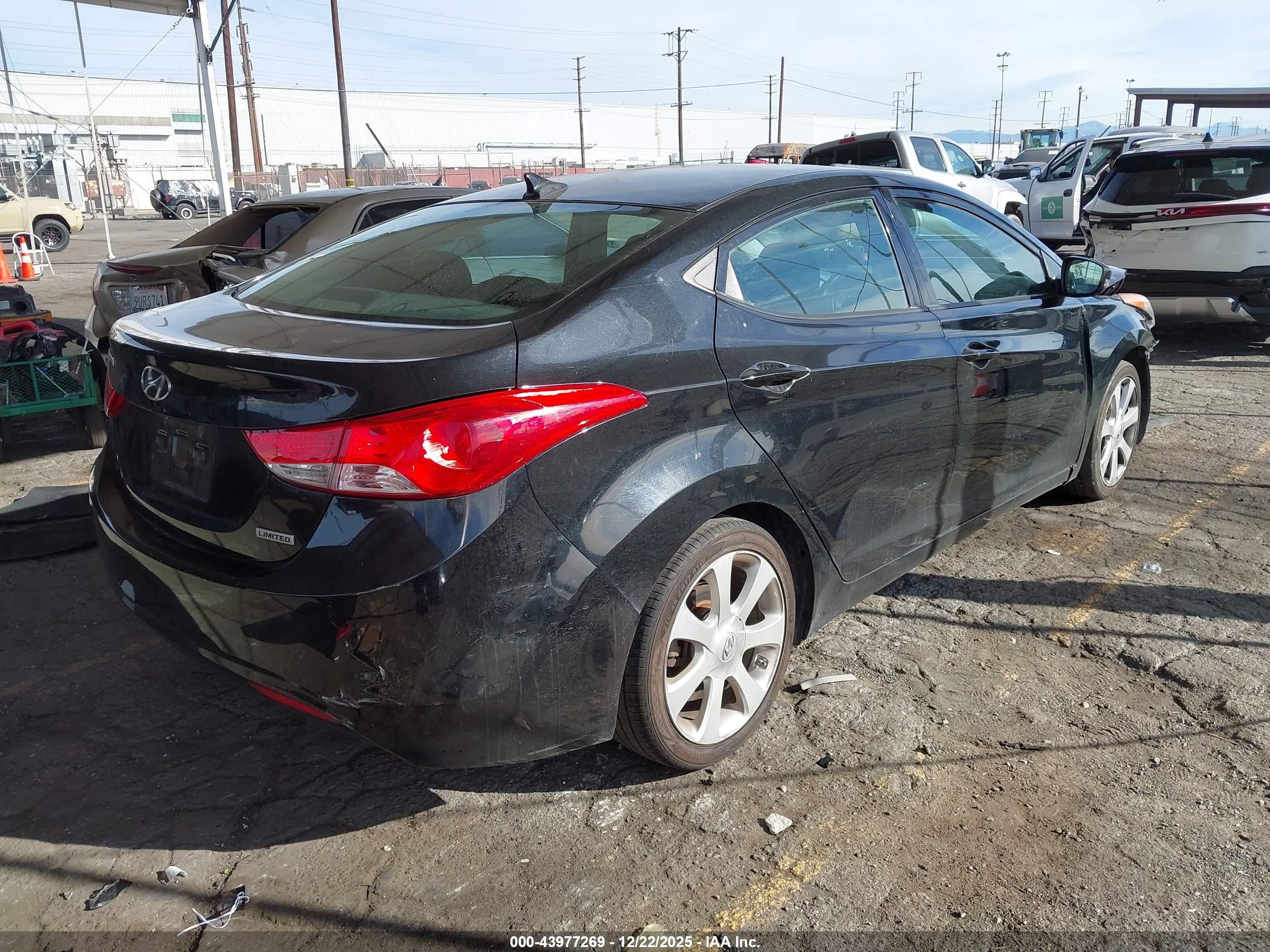 HYUNDAI ELANTRA image 4