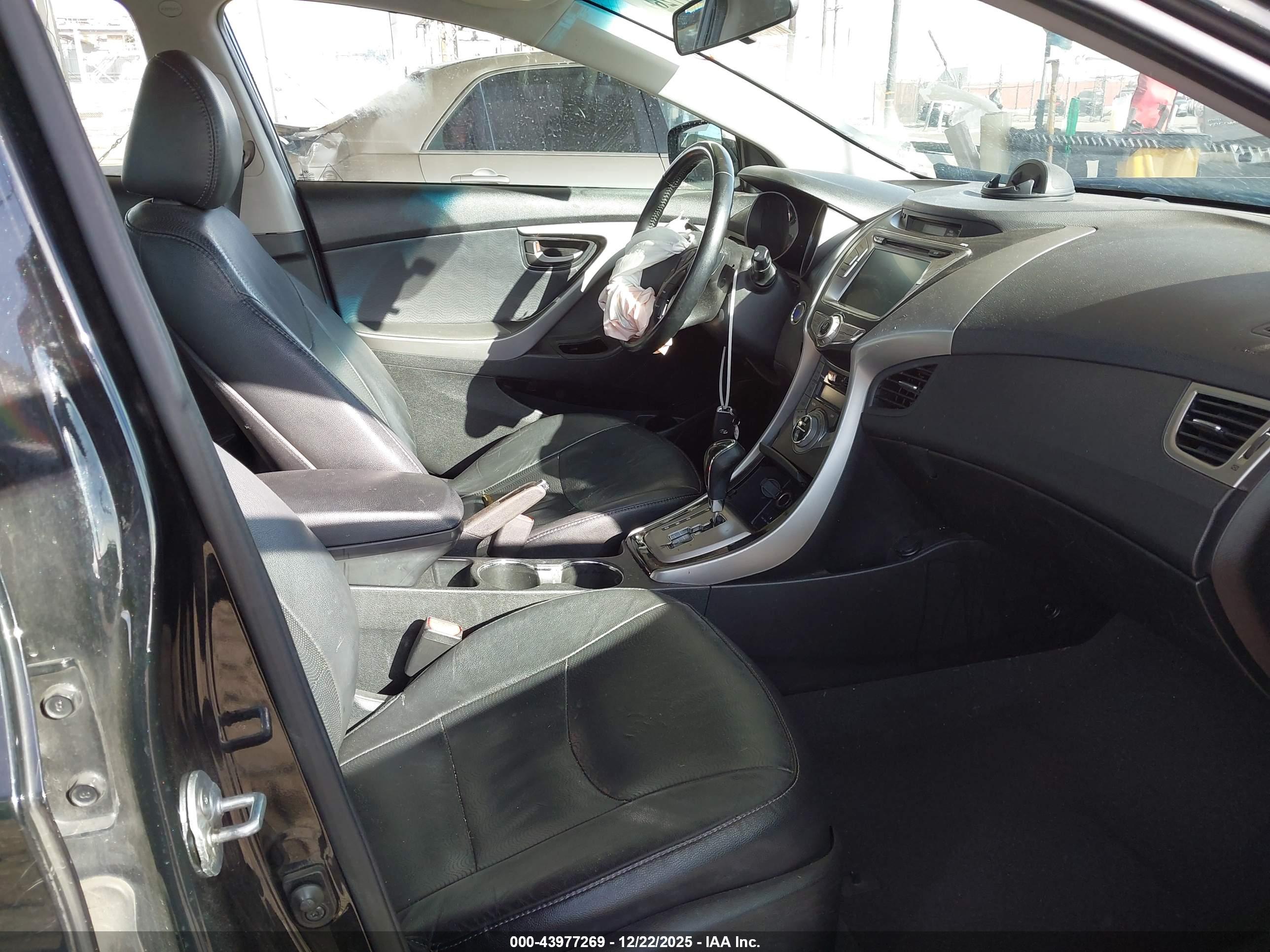 HYUNDAI ELANTRA image 5