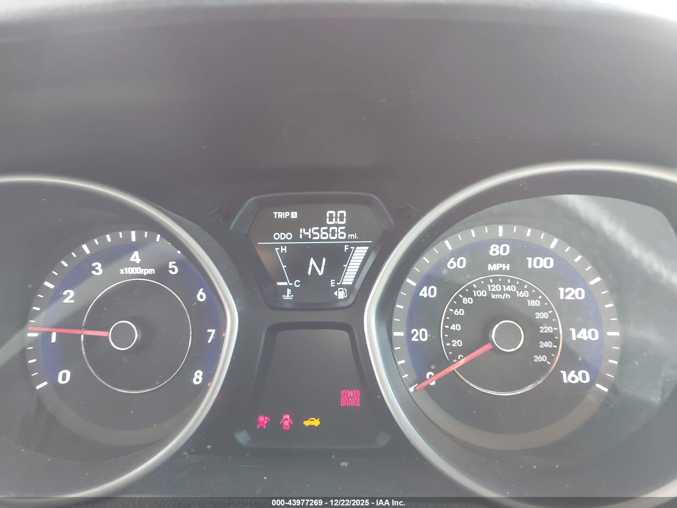 HYUNDAI ELANTRA image 7