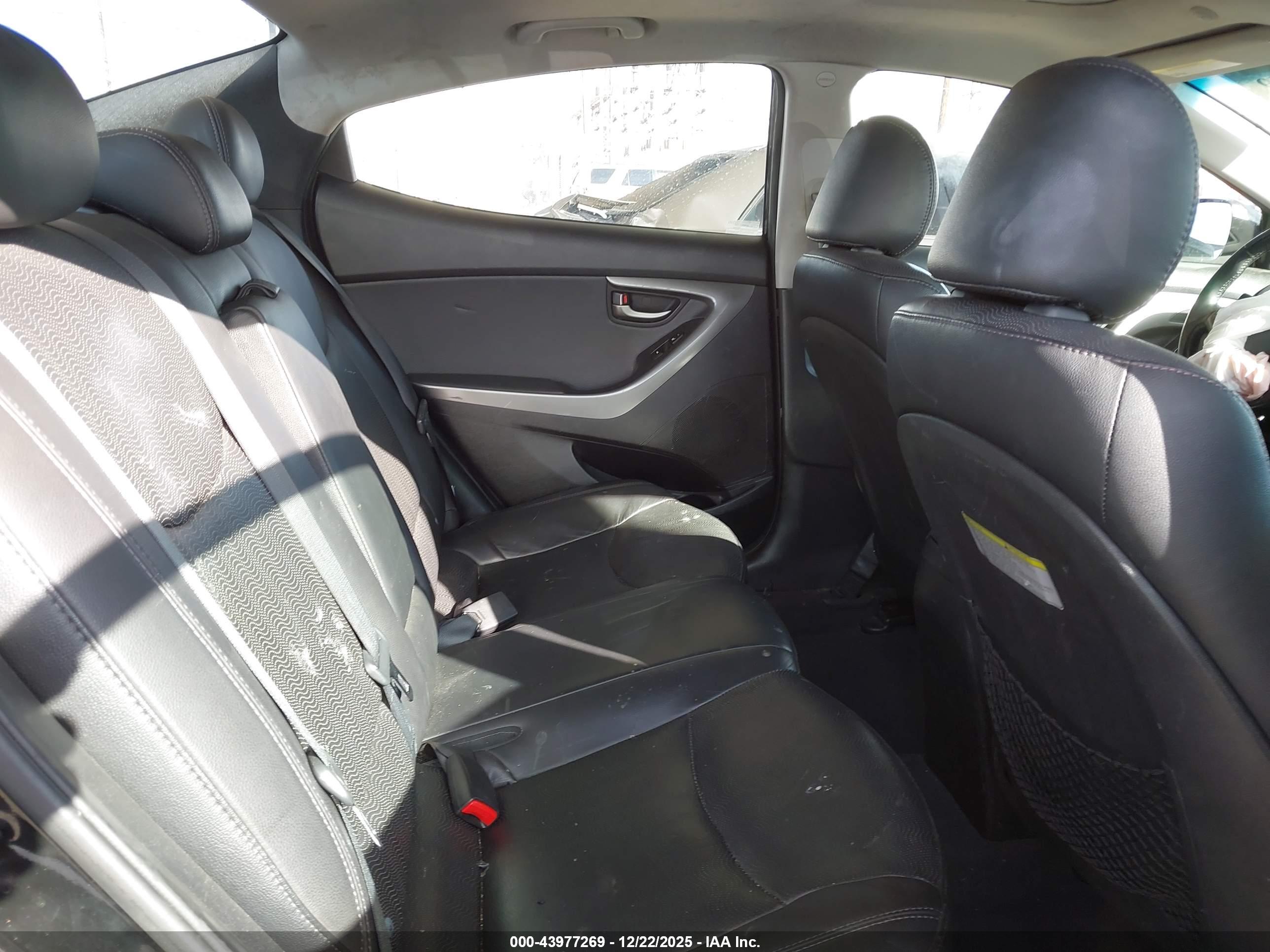 HYUNDAI ELANTRA image 8