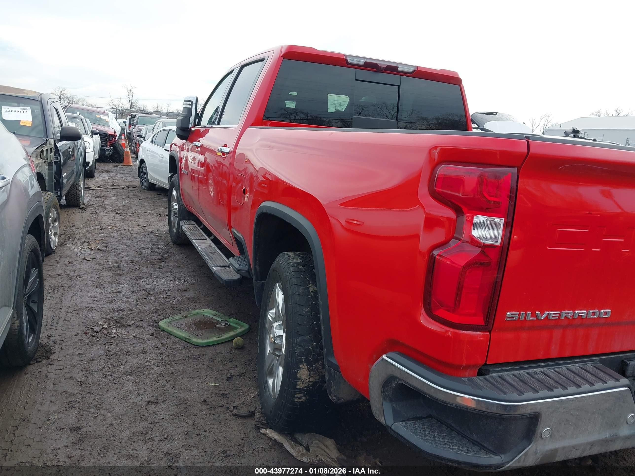 CHEVROLET SILVERADO image 3