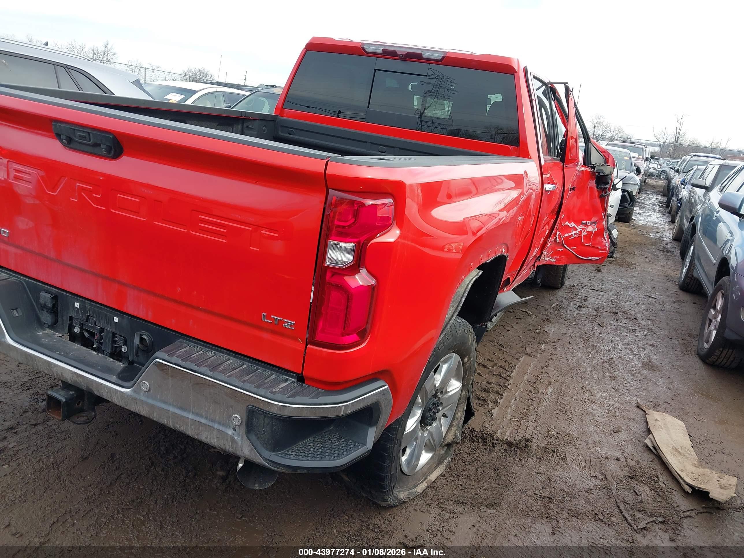 CHEVROLET SILVERADO image 4