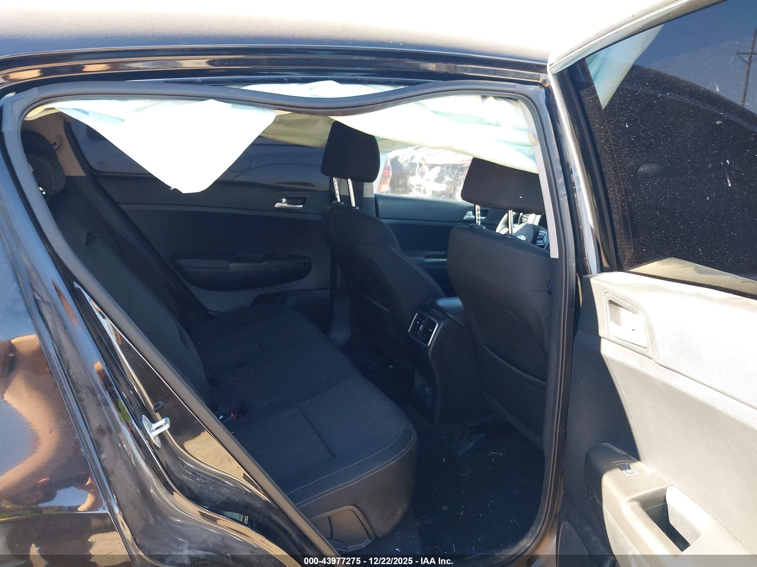 KIA SPORTAGE image 8