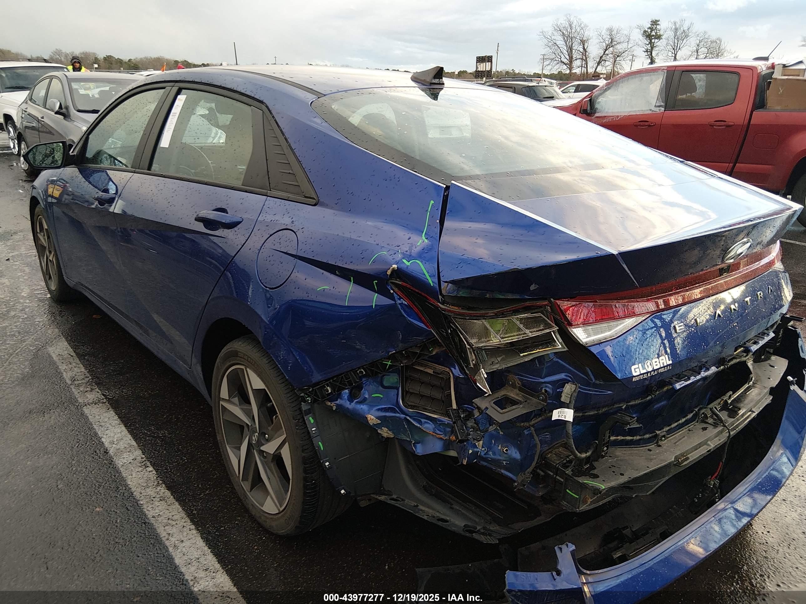 HYUNDAI ELANTRA image 3