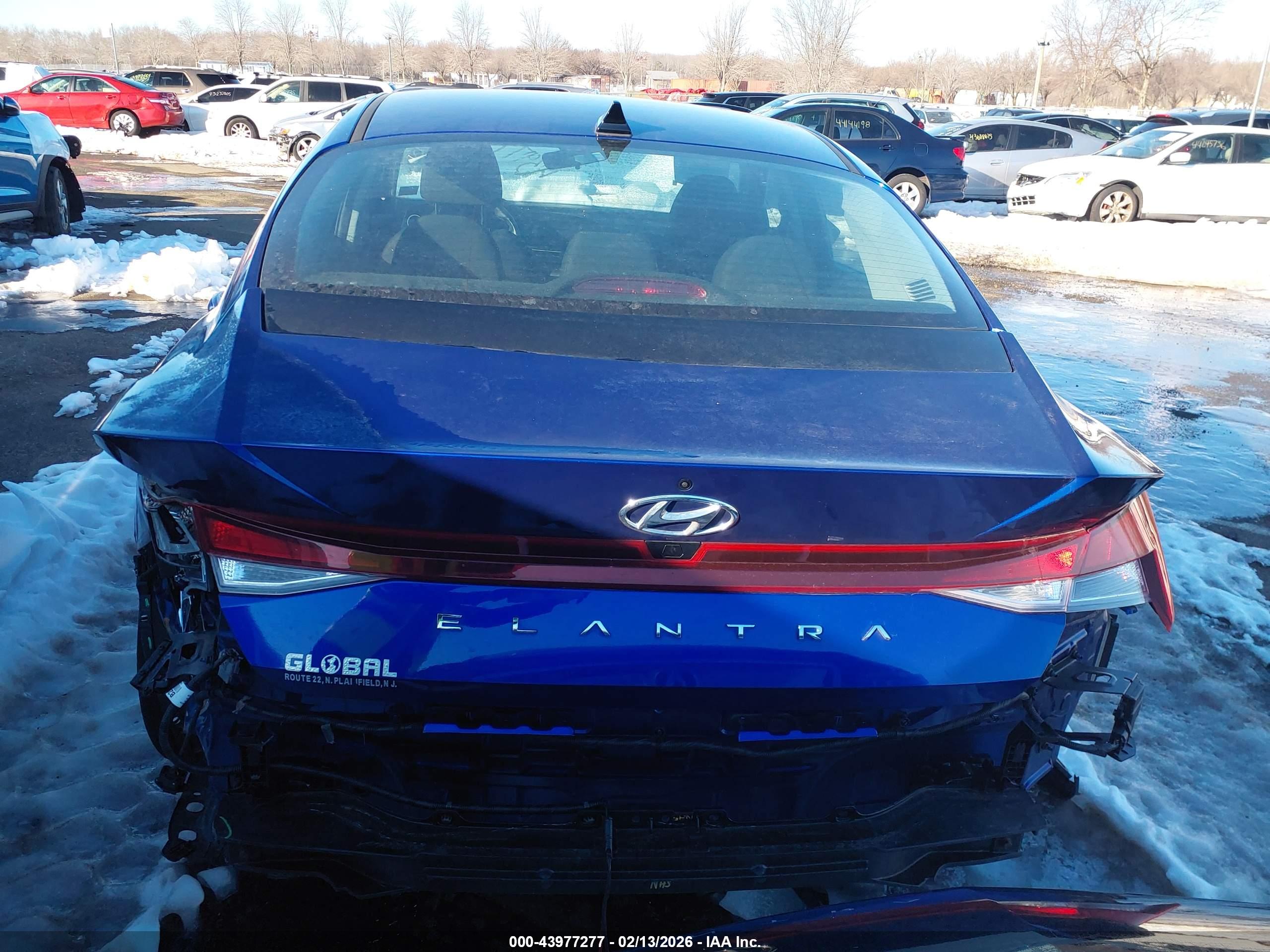 HYUNDAI ELANTRA image 6
