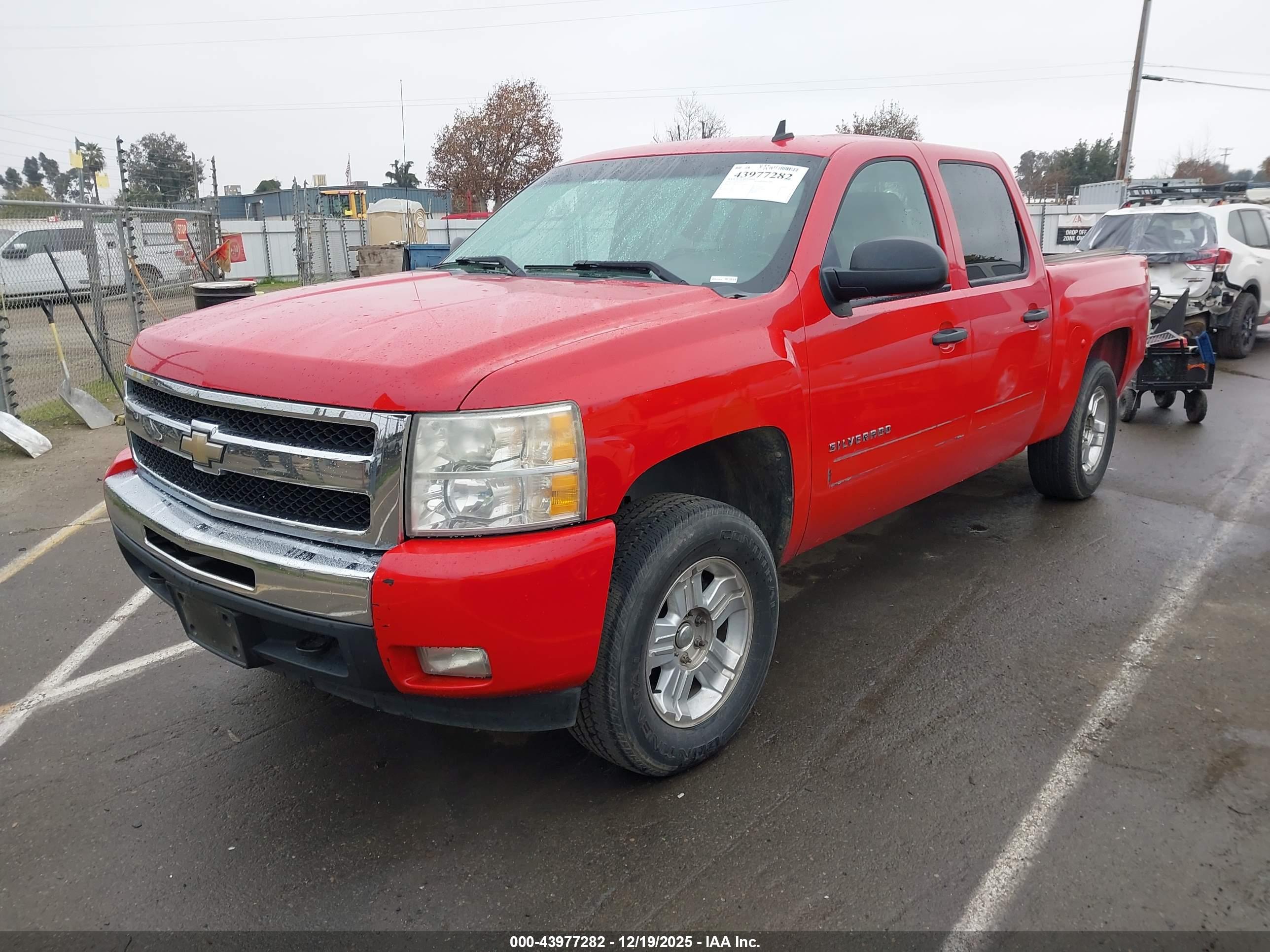 CHEVROLET SILVERADO image 2