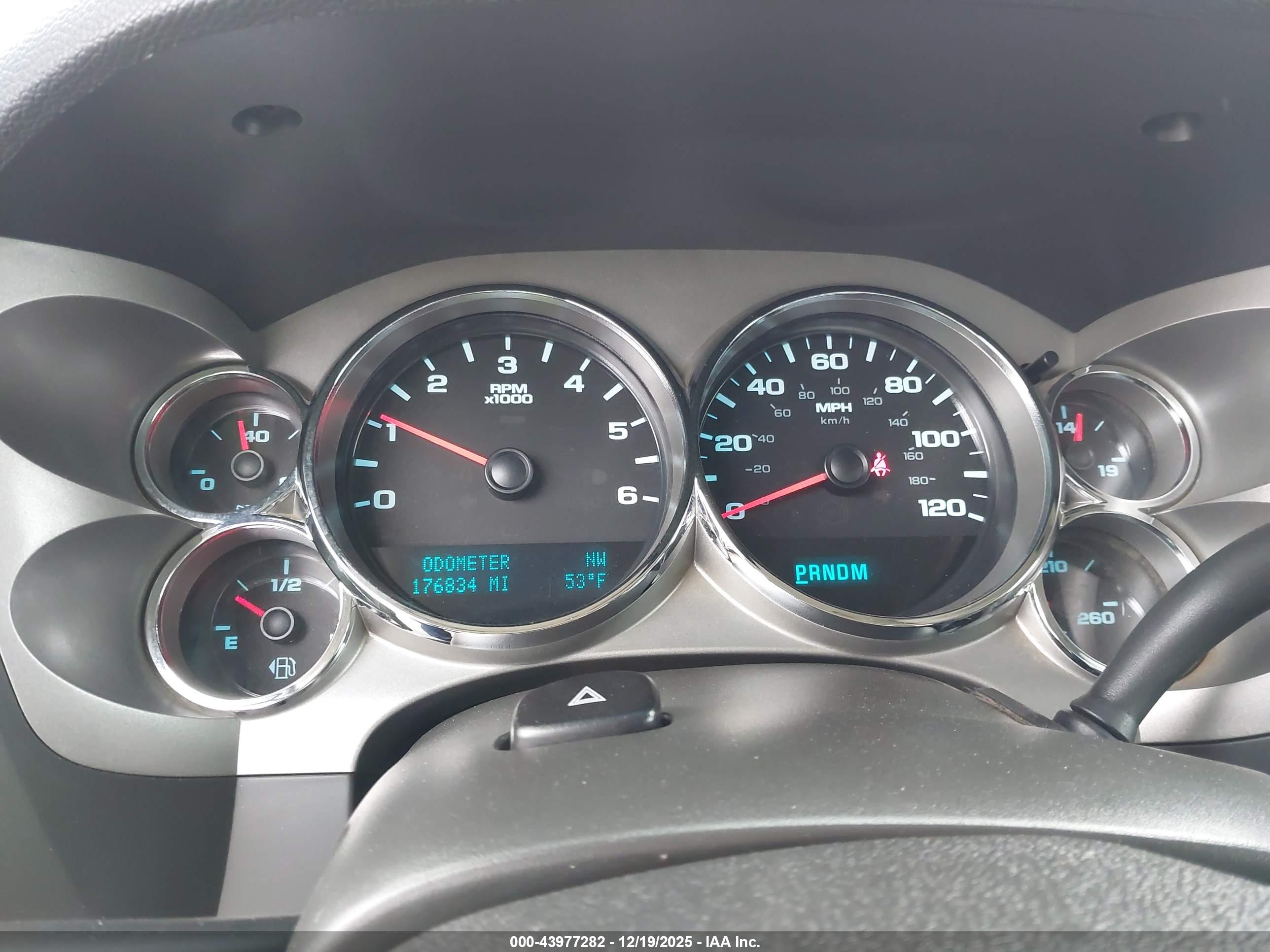 CHEVROLET SILVERADO image 7