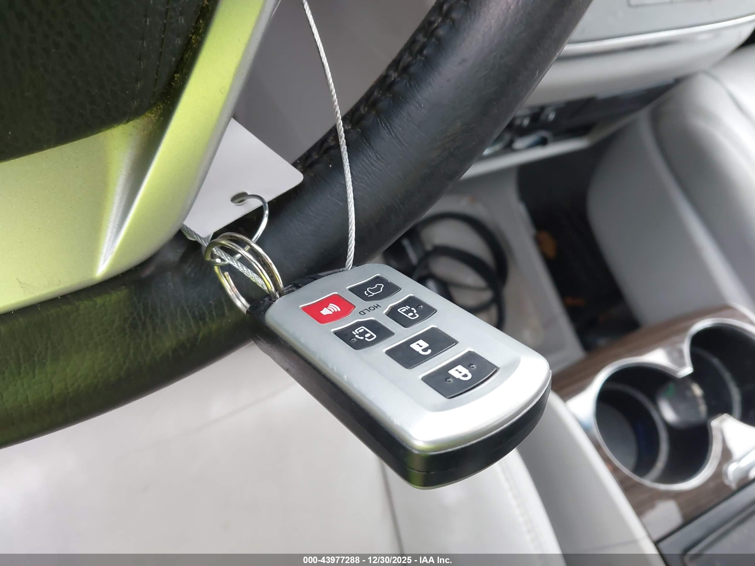 TOYOTA SIENNA image 11