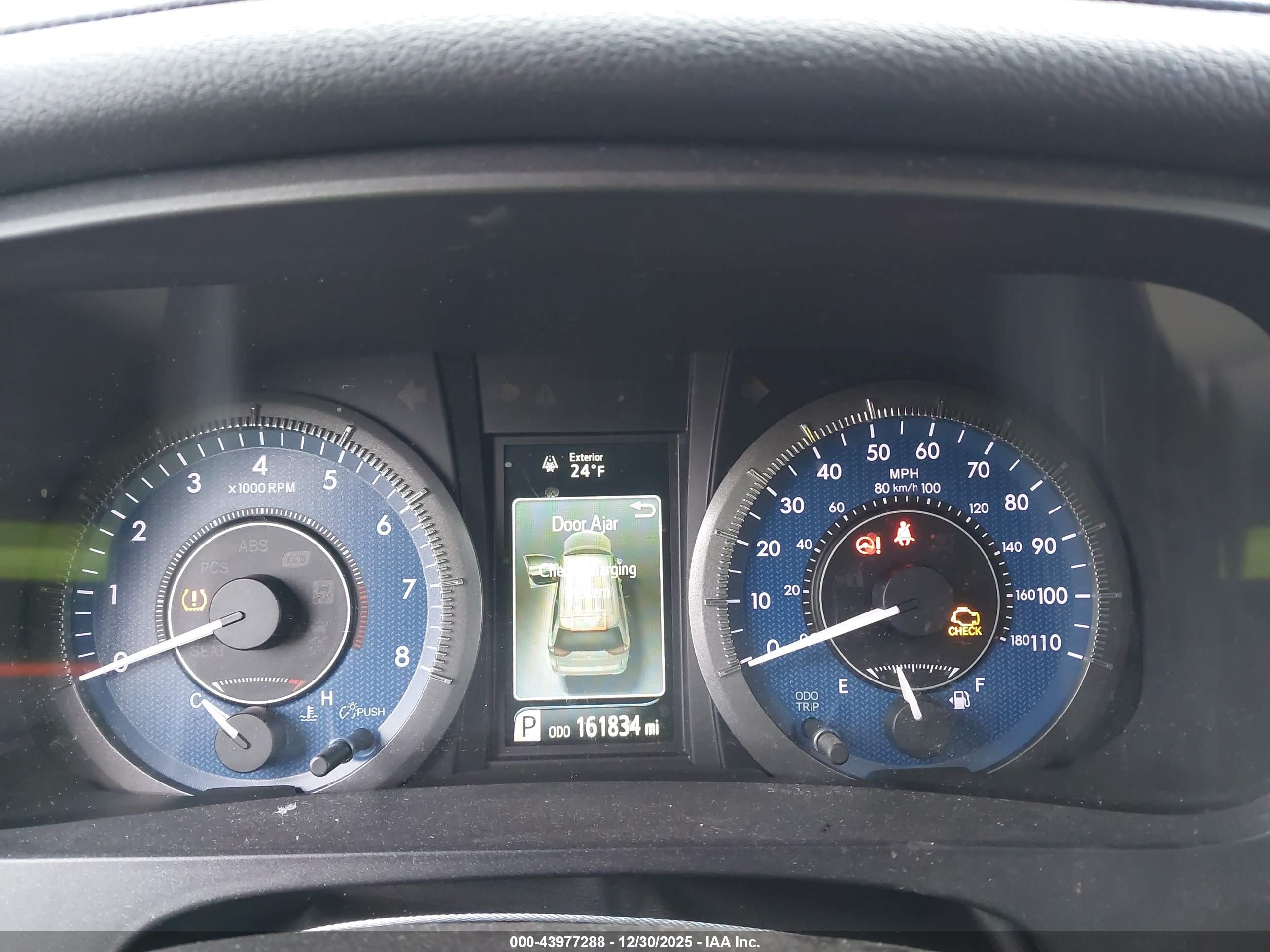 TOYOTA SIENNA image 7
