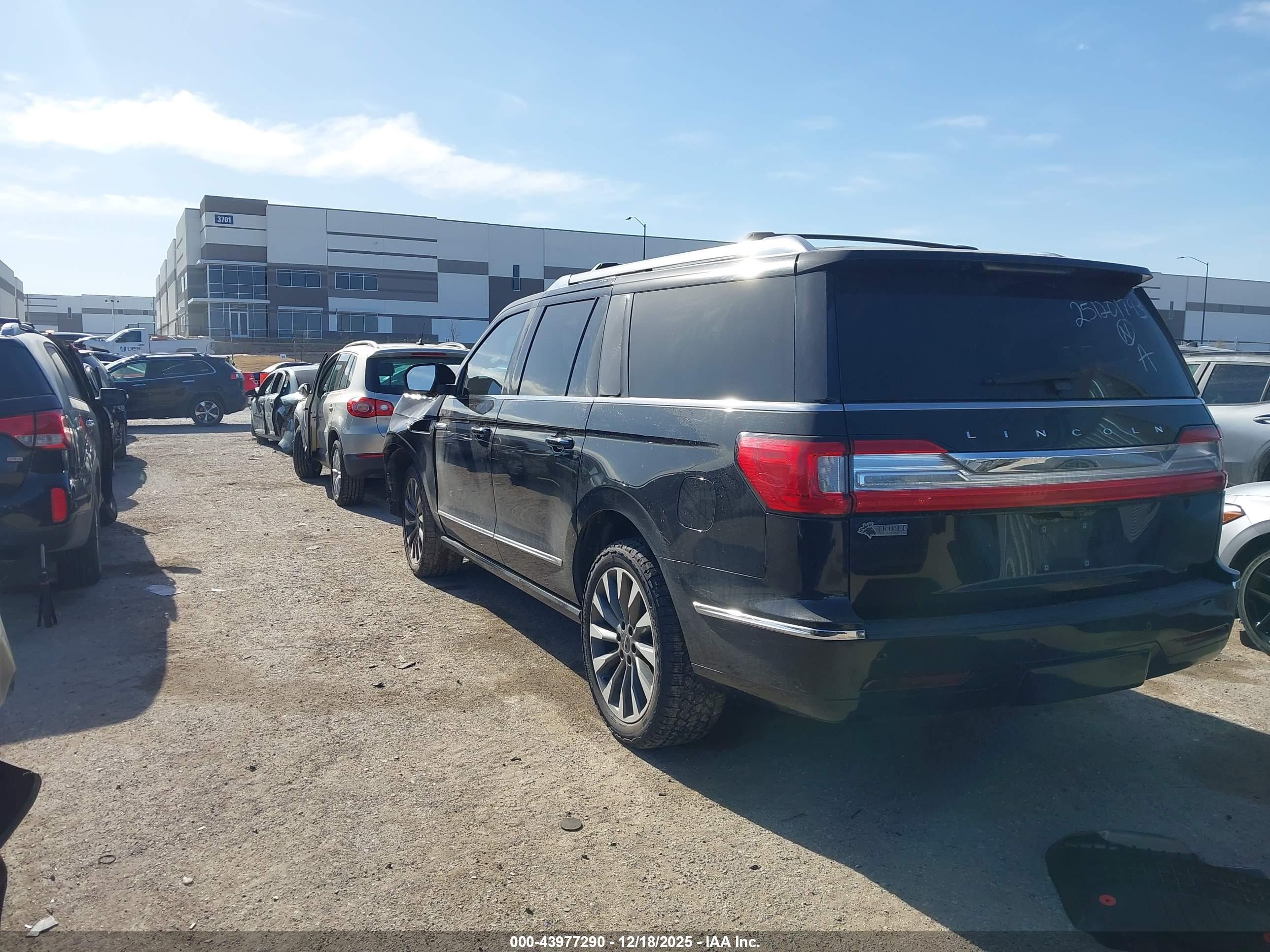 LINCOLN NAVIGATOR image 3