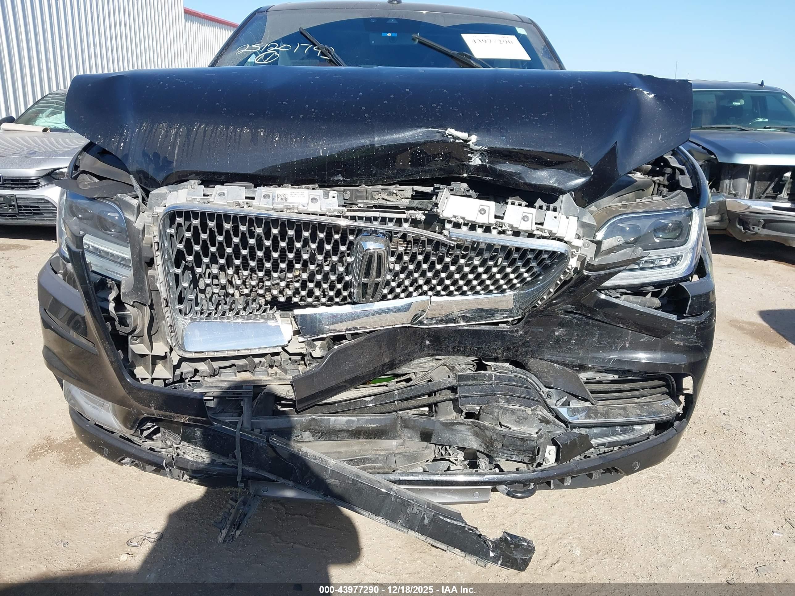 LINCOLN NAVIGATOR image 6