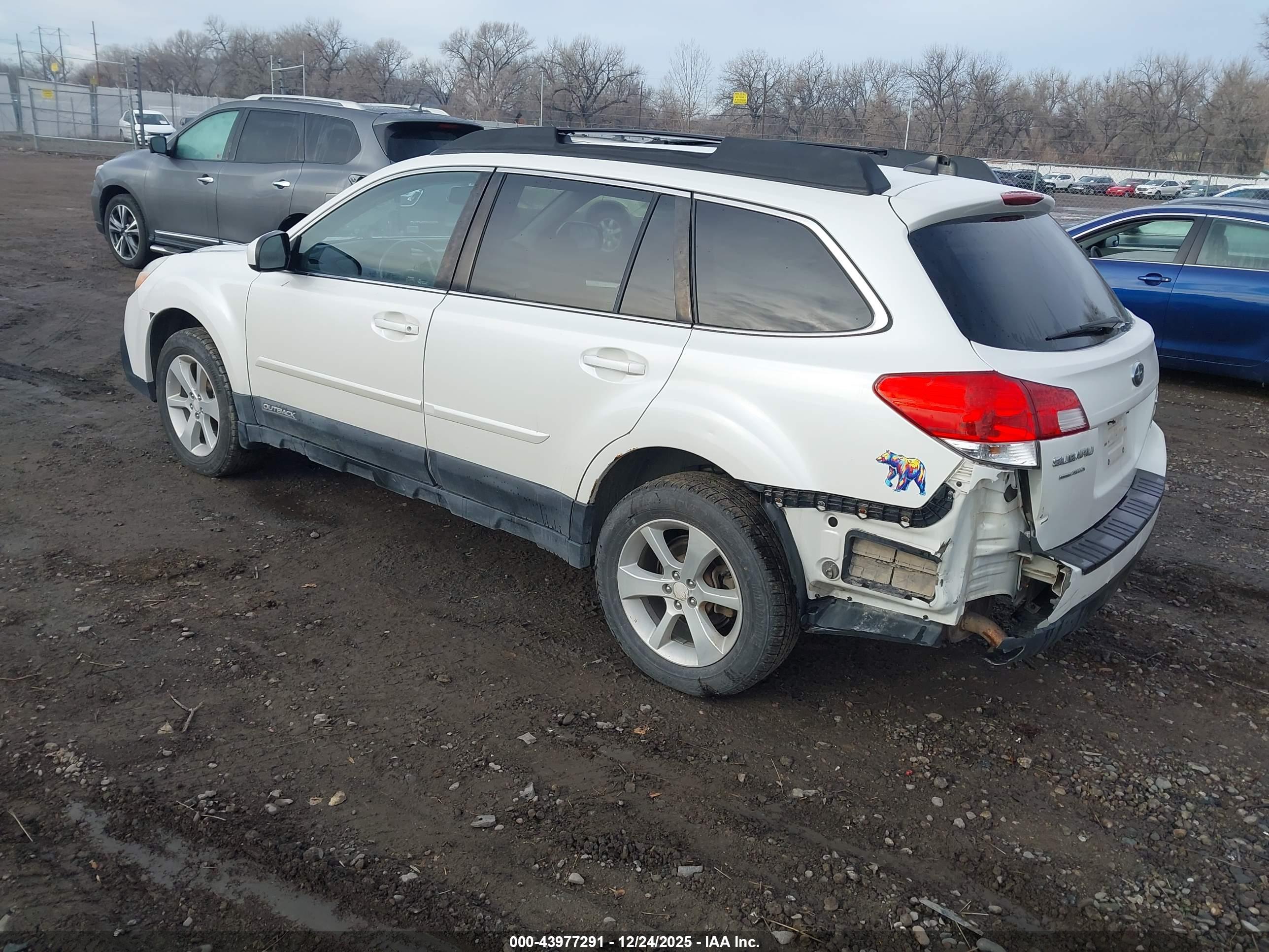 SUBARU OUTBACK image 3