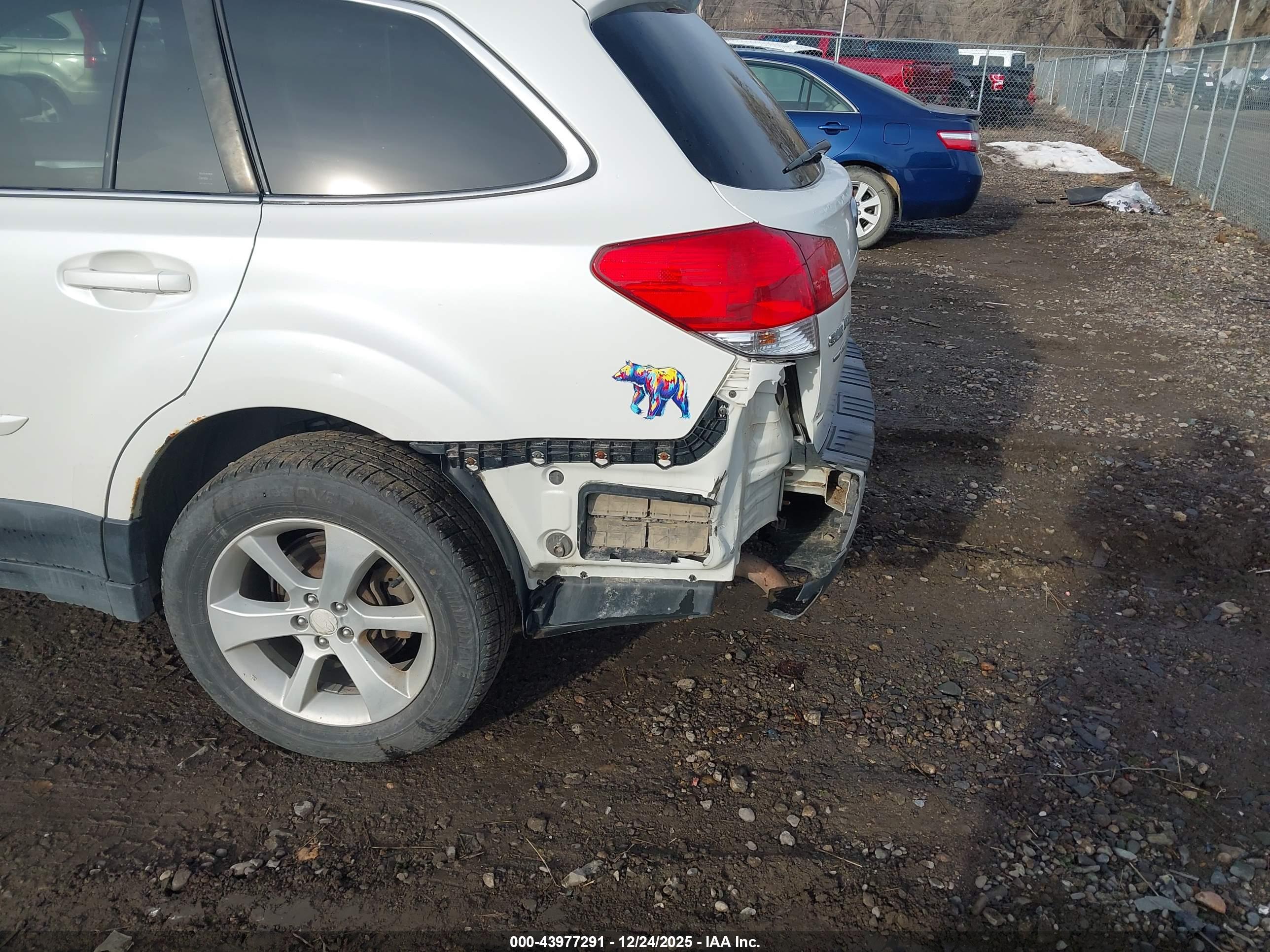 SUBARU OUTBACK image 6