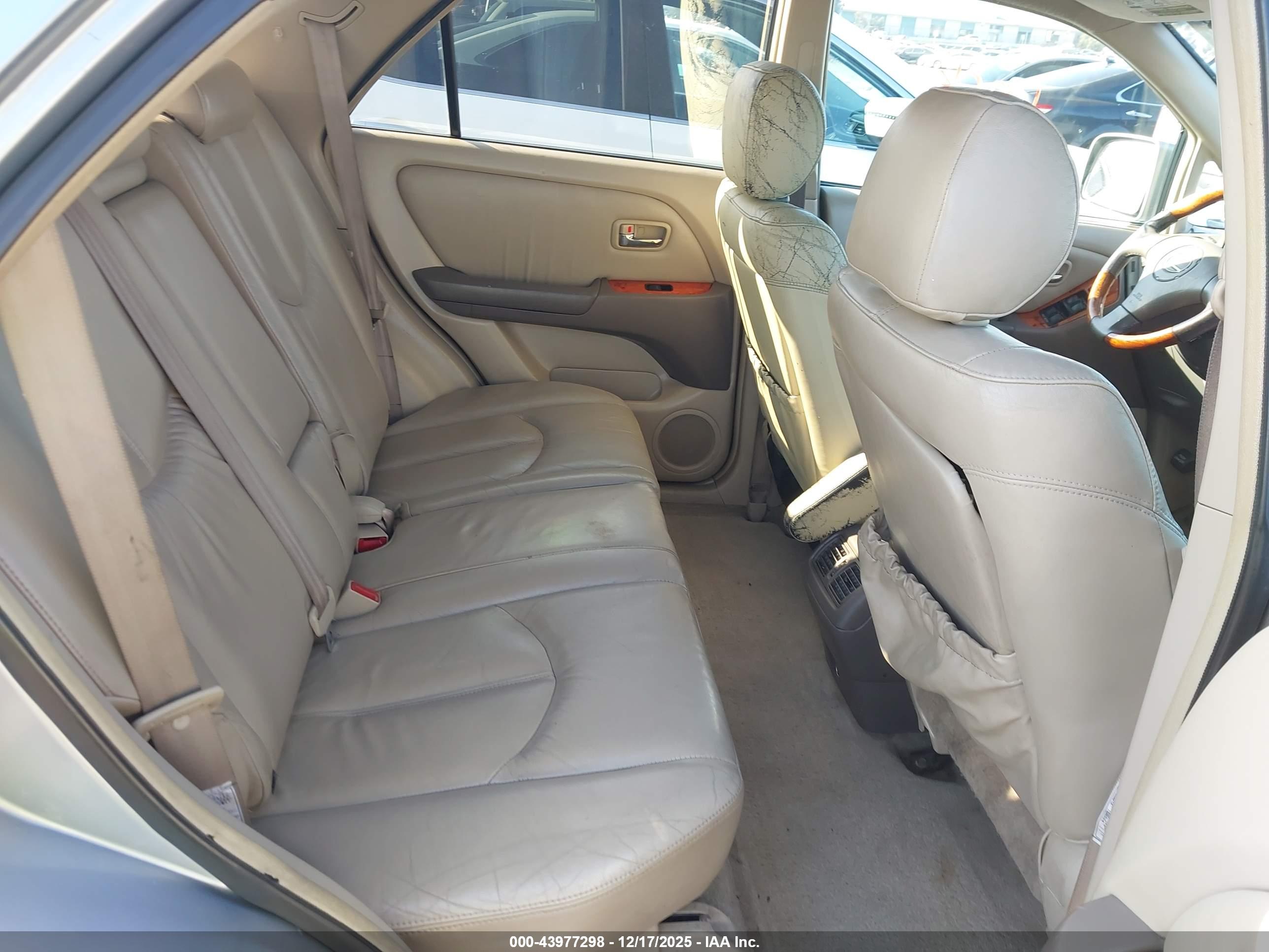 LEXUS RX image 8