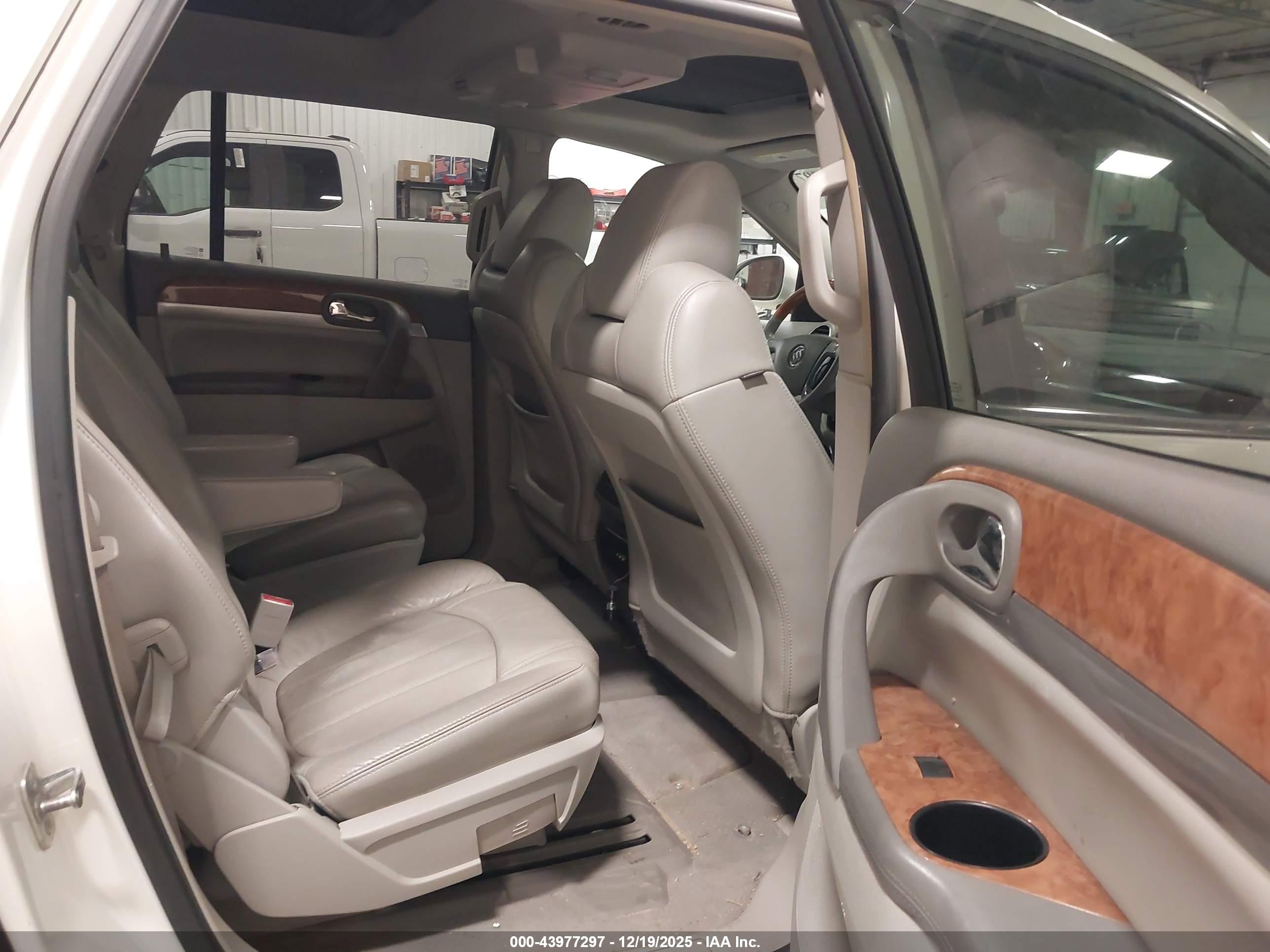 BUICK ENCLAVE image 8