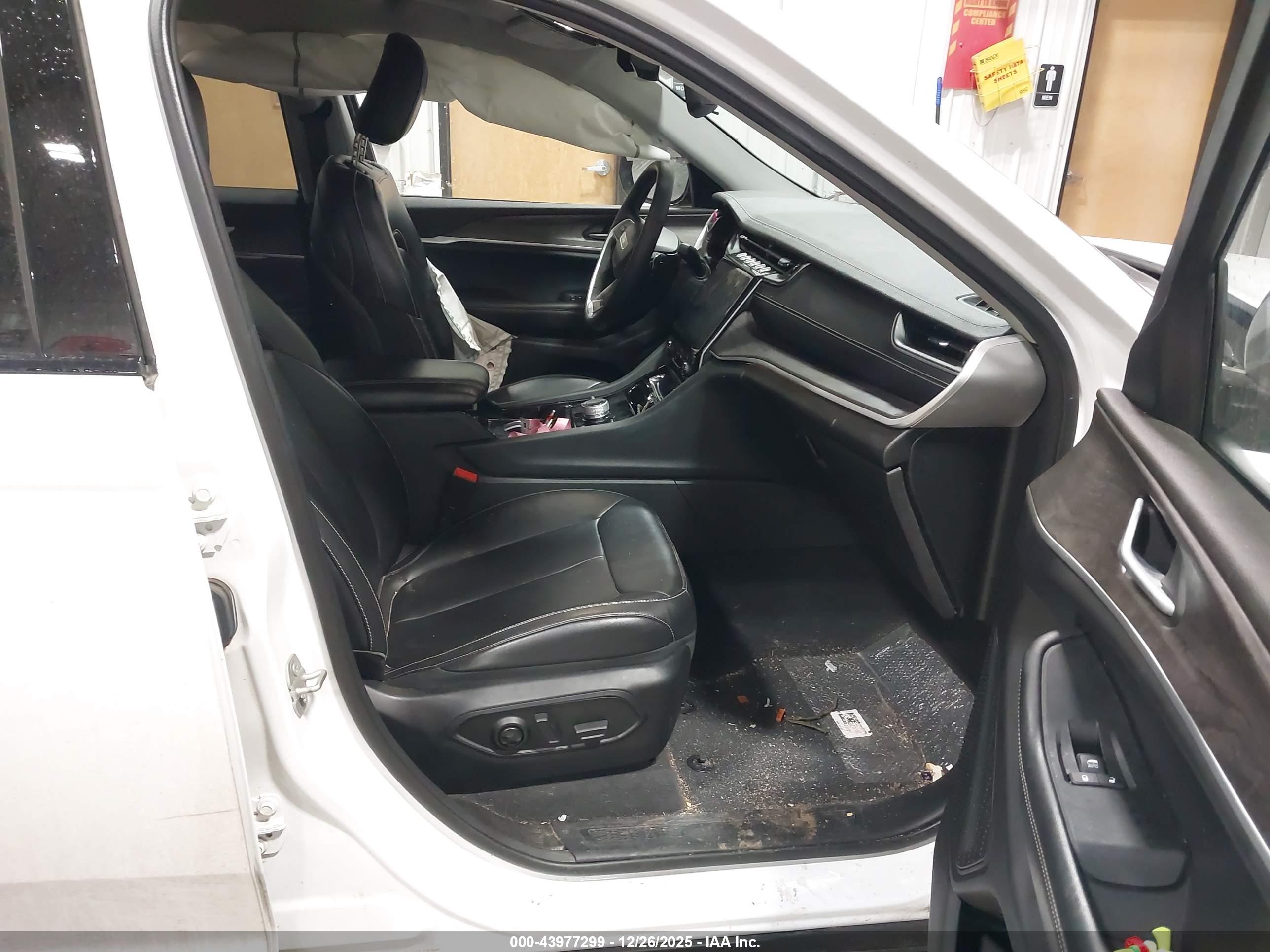 JEEP GRAND image 5