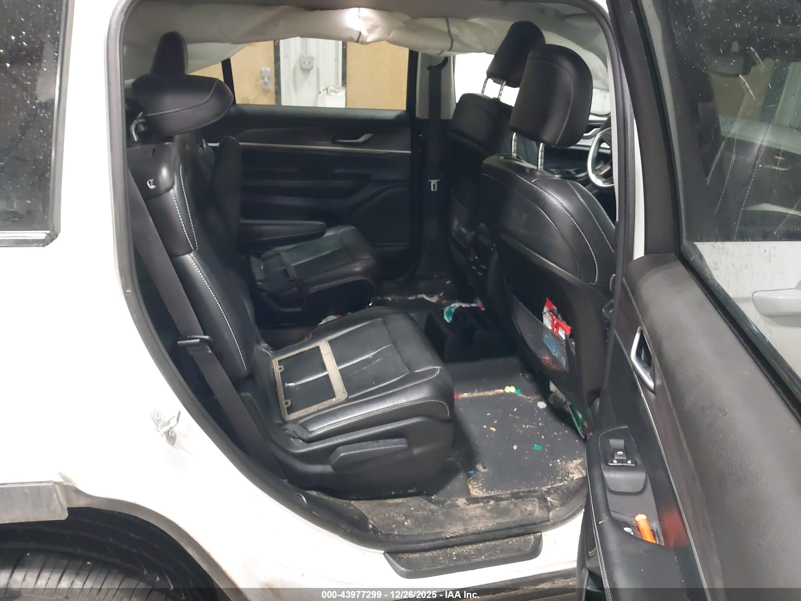 JEEP GRAND image 8
