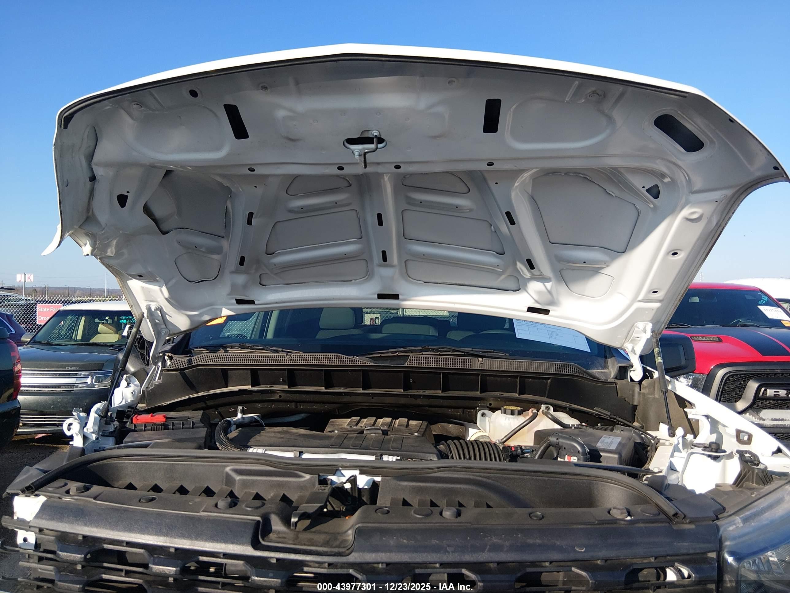 CHEVROLET SILVERADO image 10