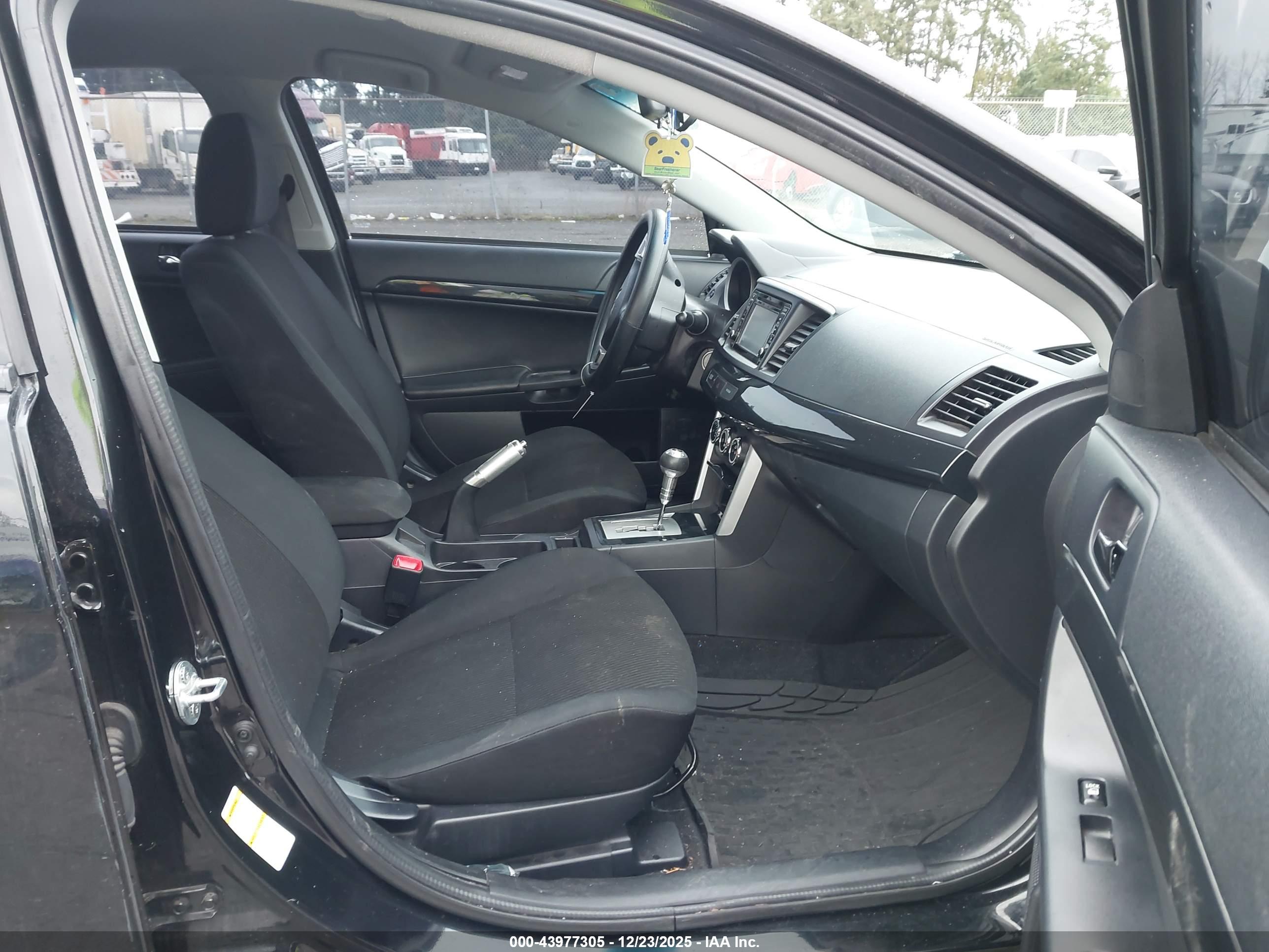 MITSUBISHI LANCER image 5