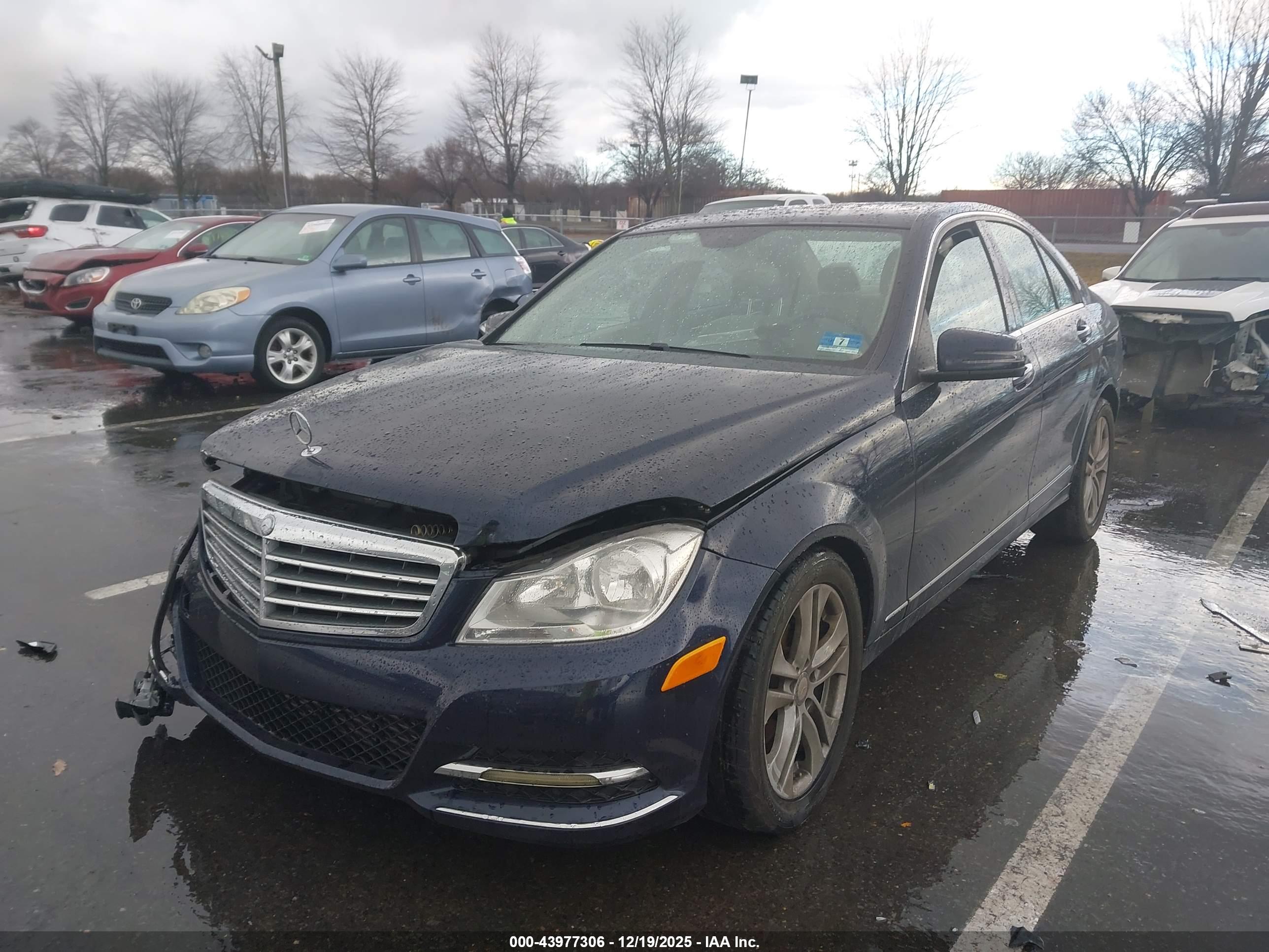 MERCEDES-BENZ C image 2