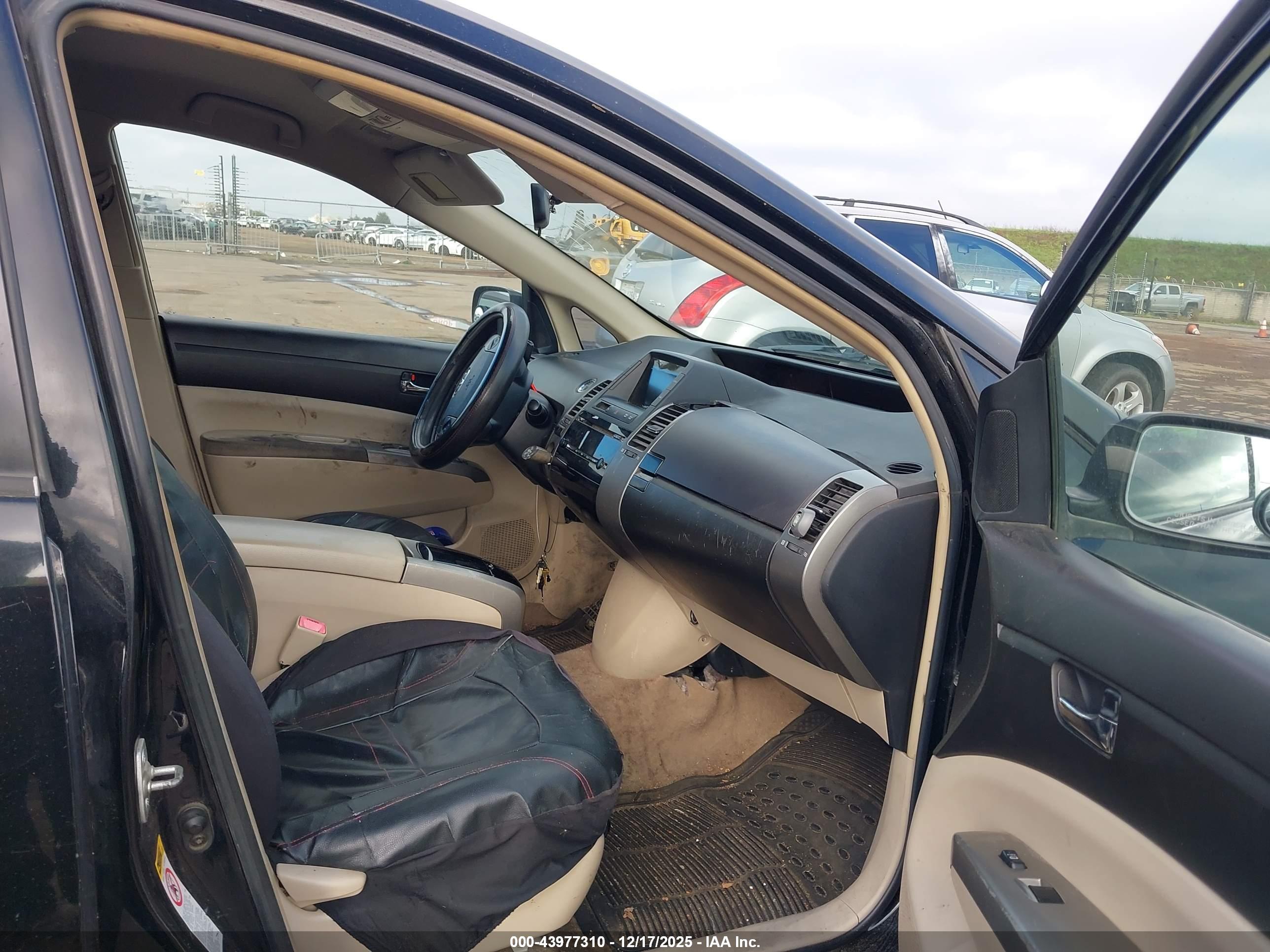 TOYOTA PRIUS image 5