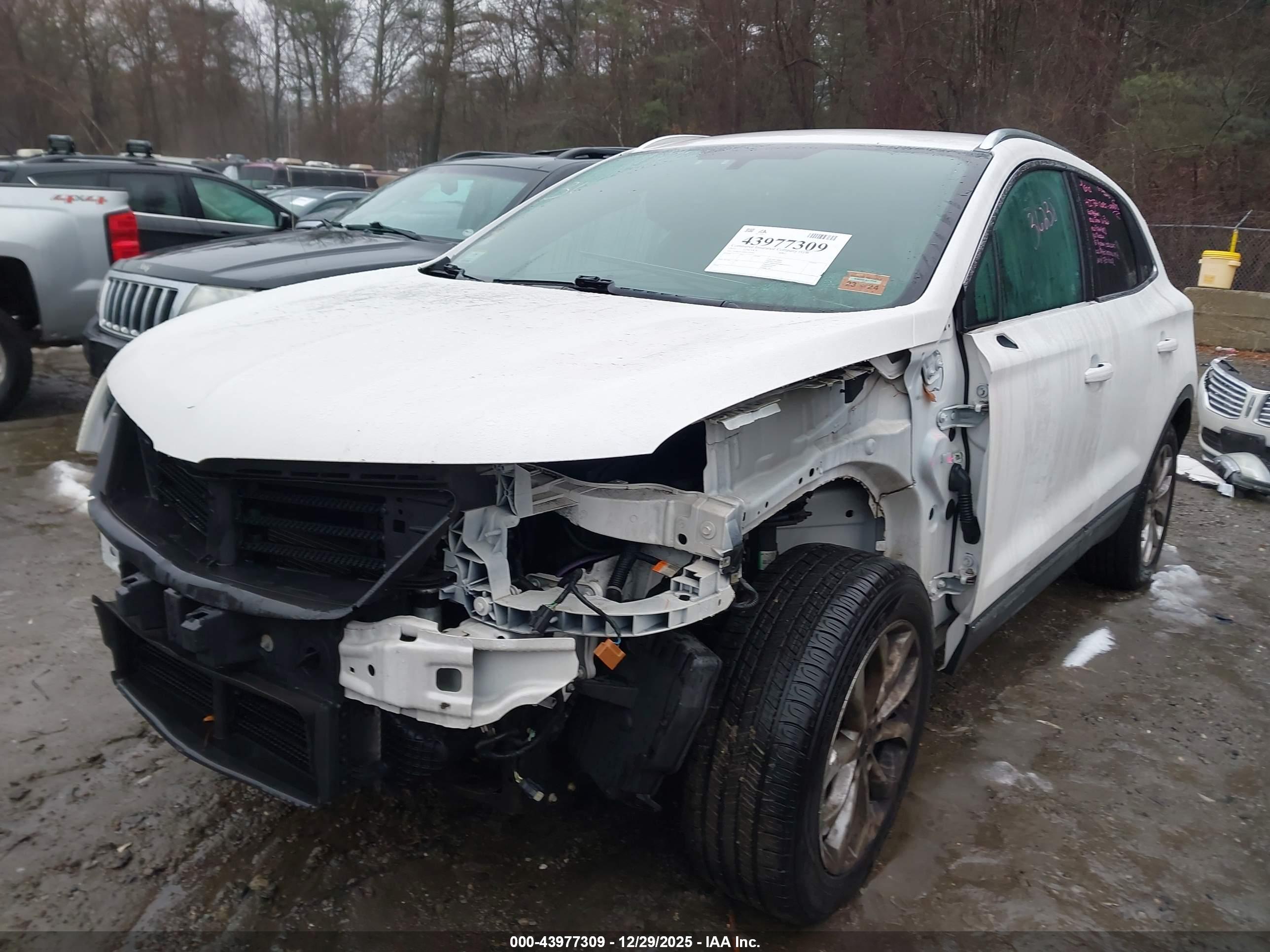 LINCOLN MKC image 2