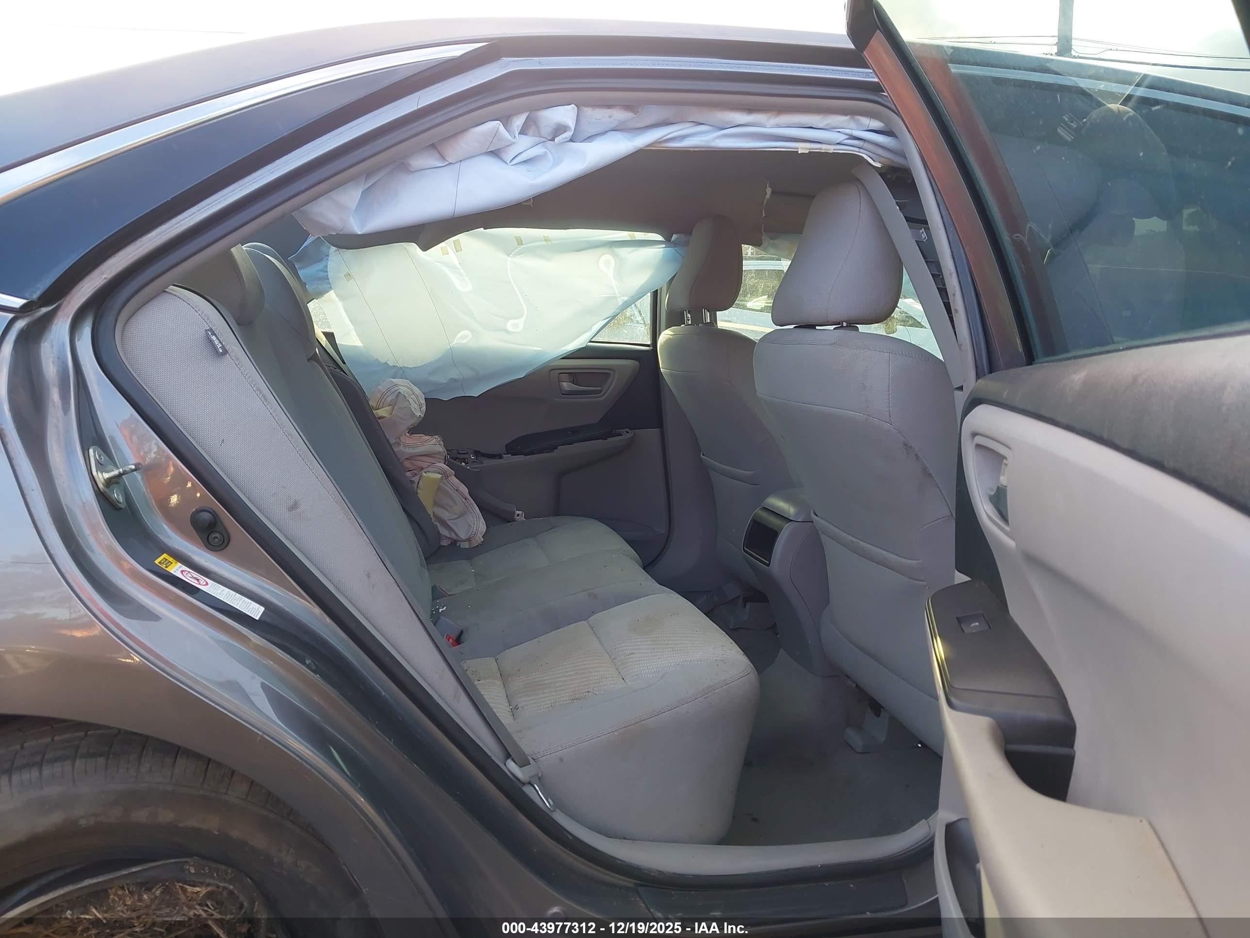TOYOTA CAMRY image 8
