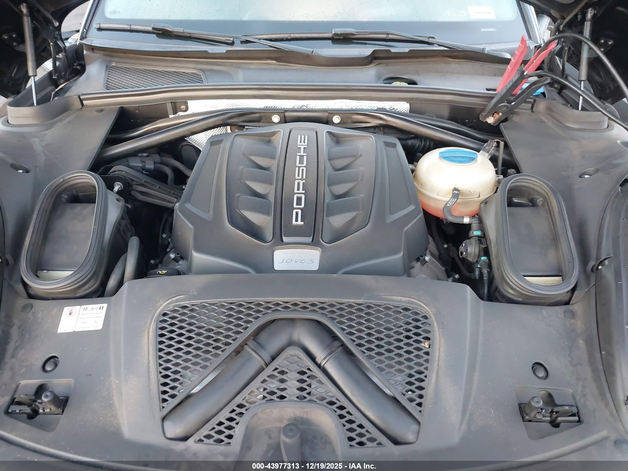 PORSCHE MACAN image 10