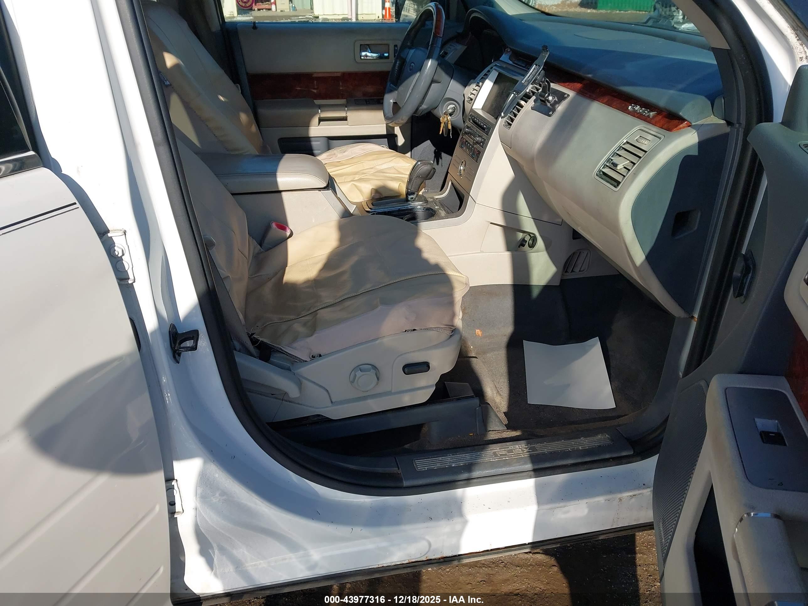 FORD FLEX image 5