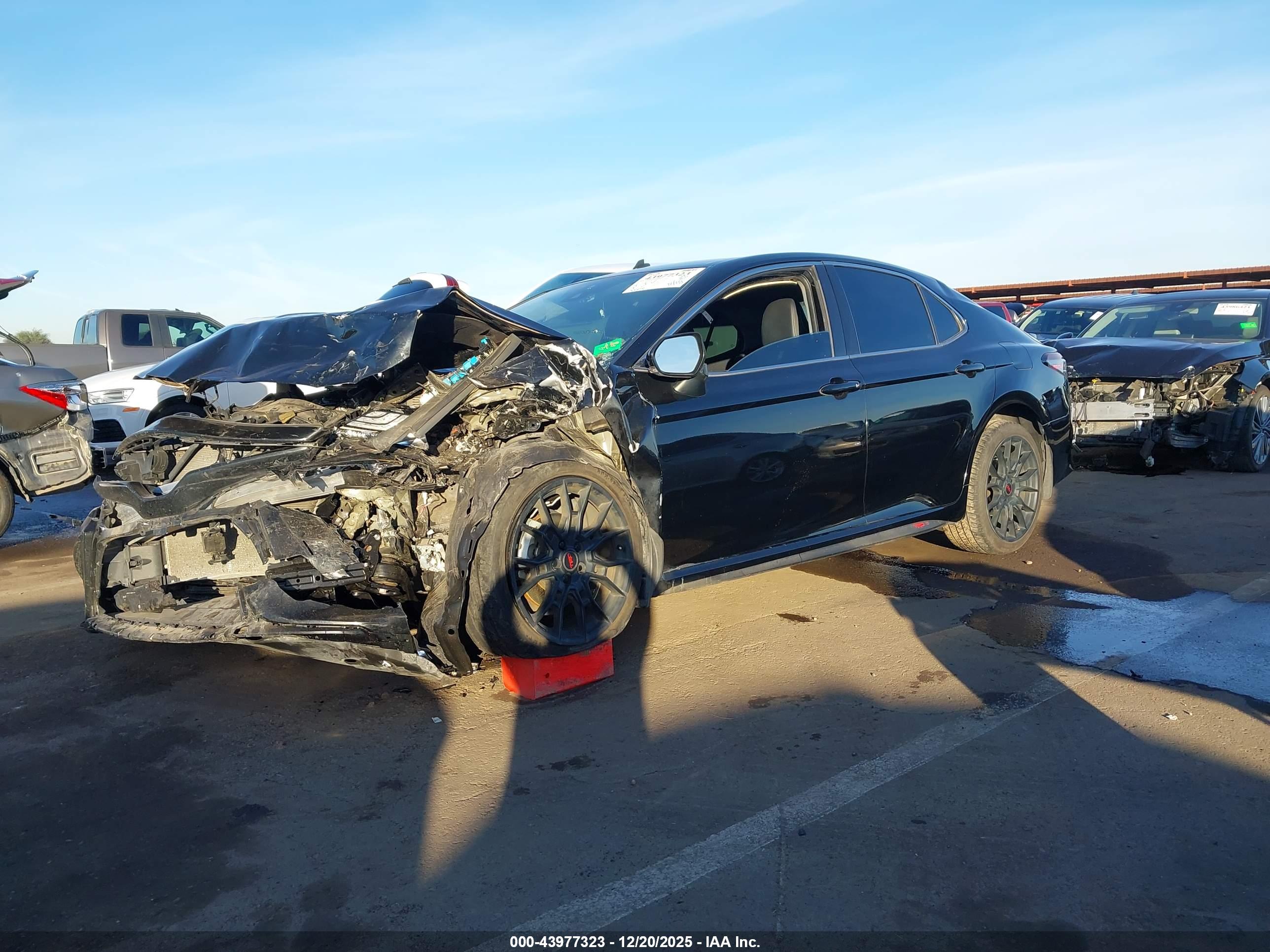 TOYOTA CAMRY image 2