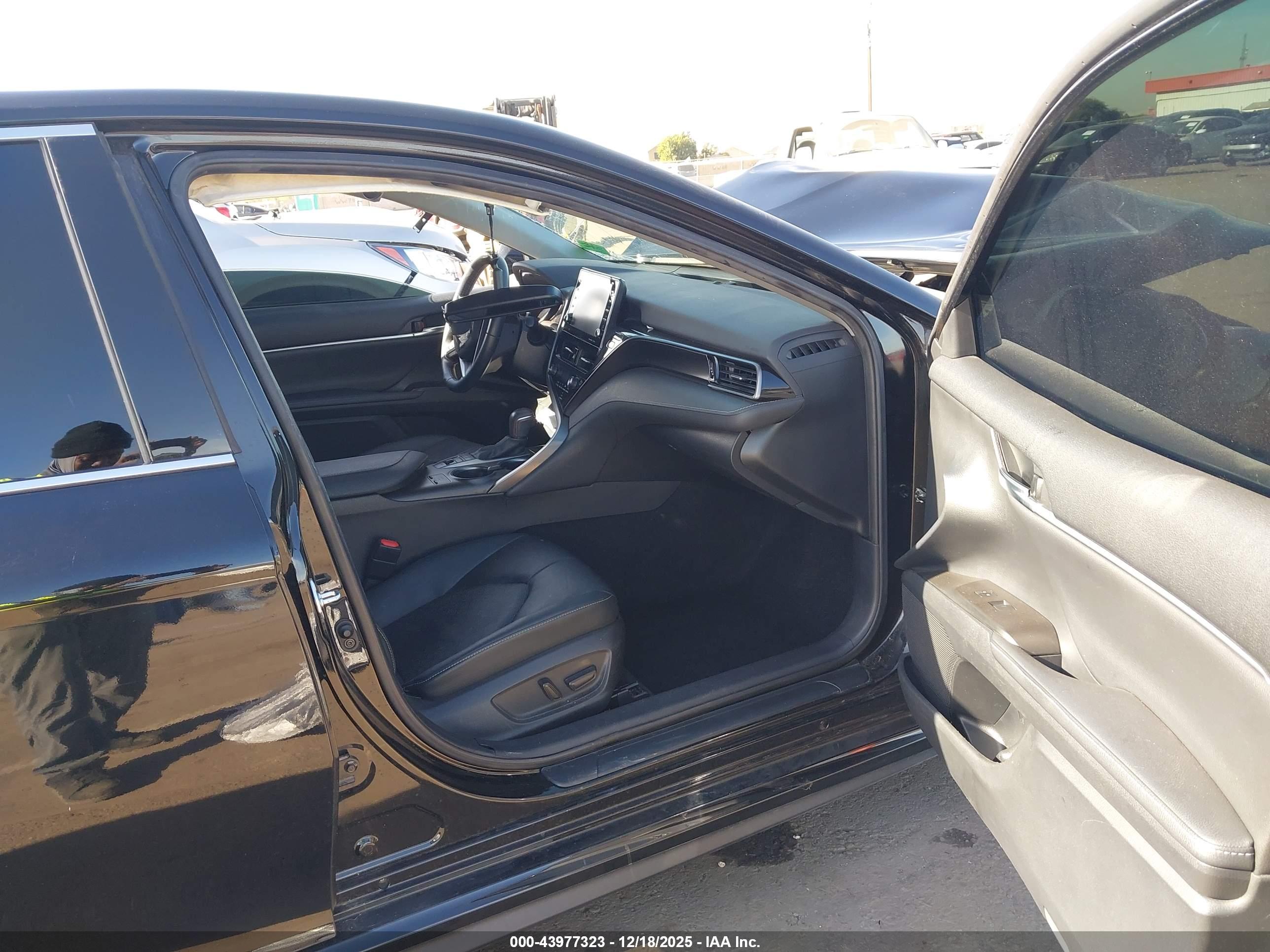 TOYOTA CAMRY image 5