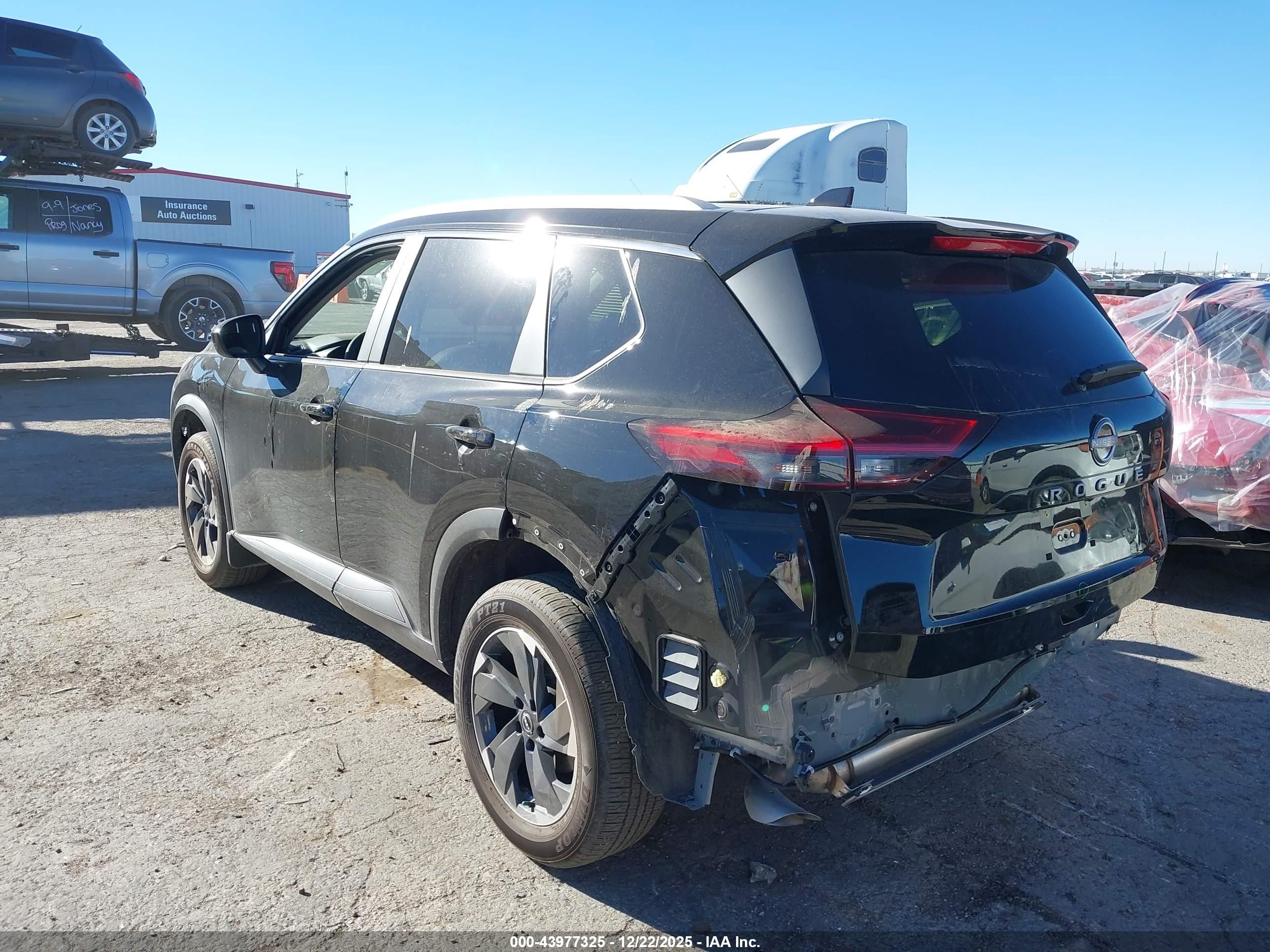 NISSAN ROGUE image 3