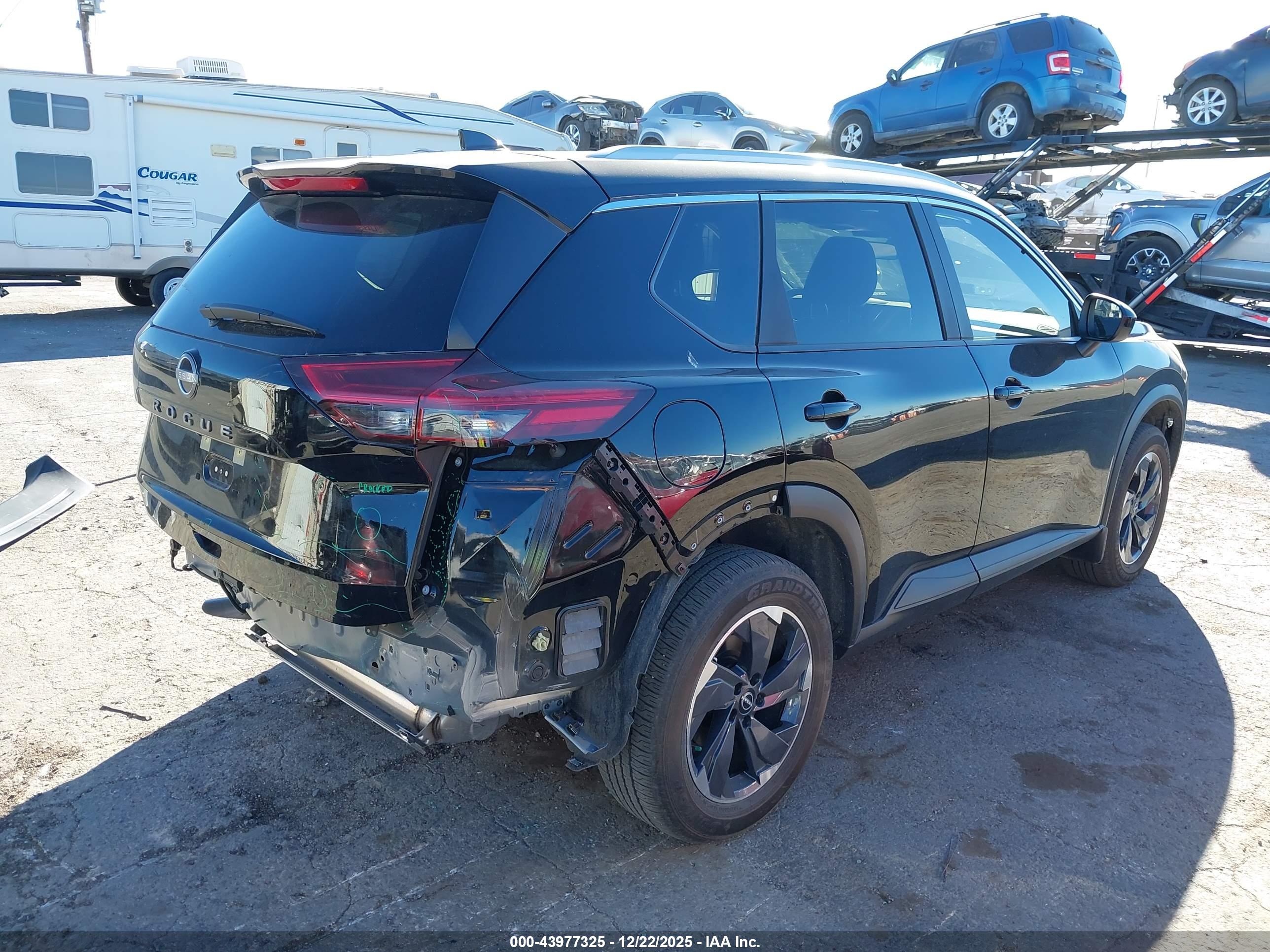 NISSAN ROGUE image 4
