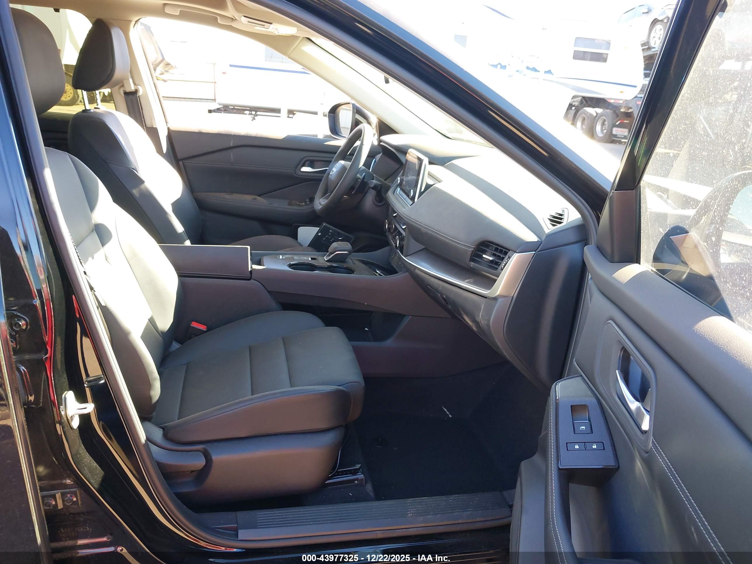 NISSAN ROGUE image 5