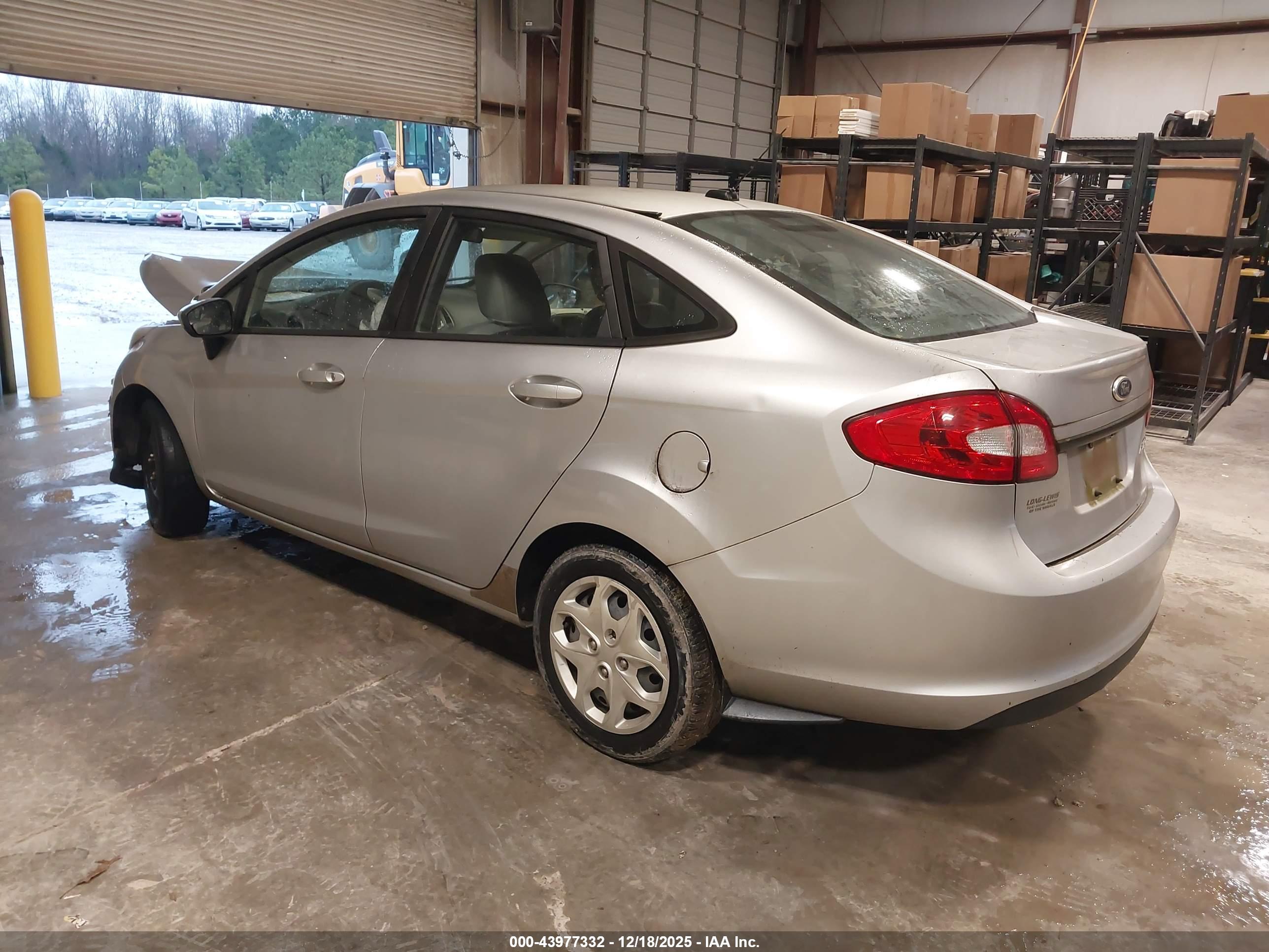 FORD FIESTA image 3