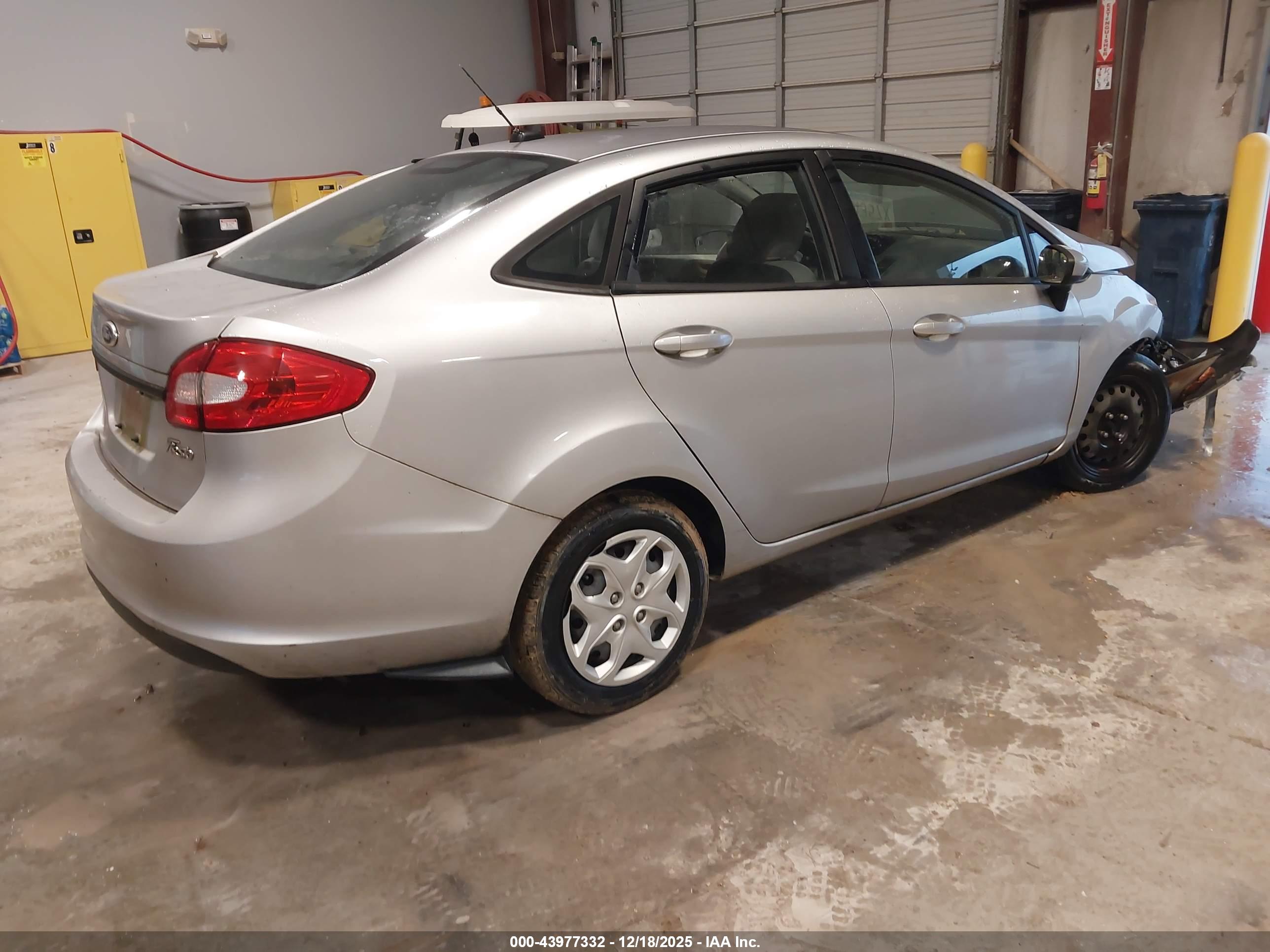 FORD FIESTA image 4